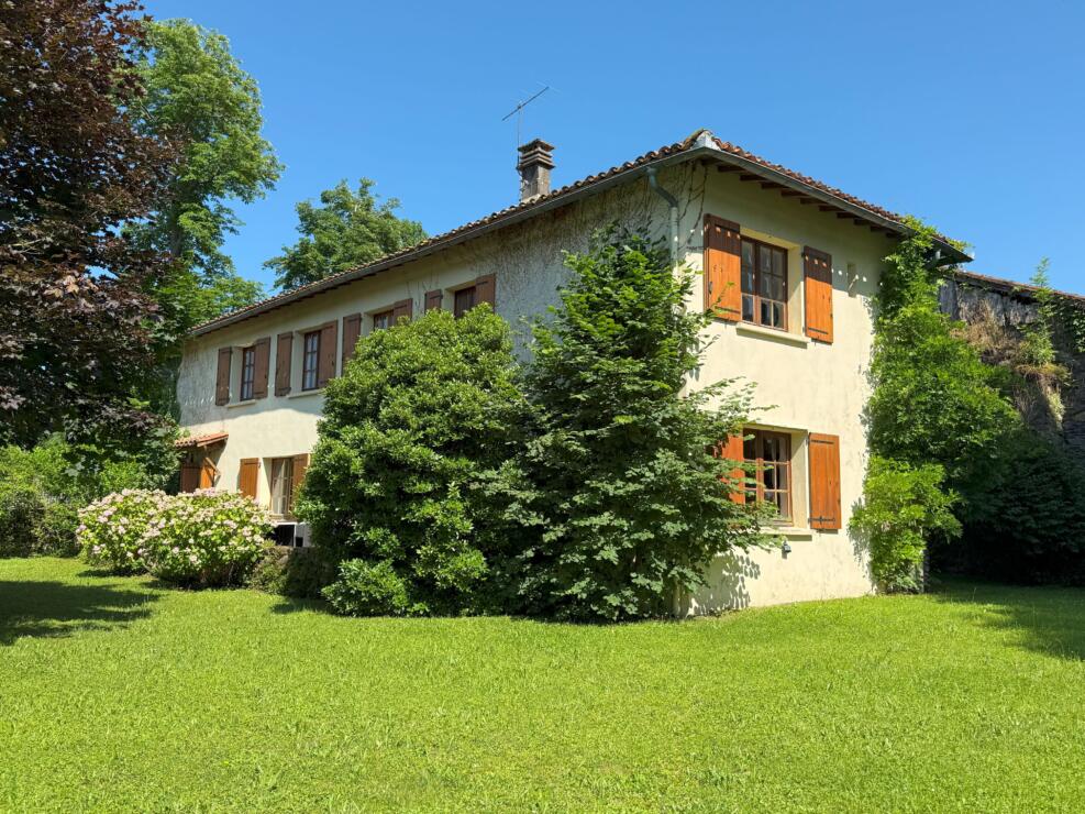 Sauveterre-de-Comminges – Charming 4-bed detached Home in pyrenees village, near all outdoor activities with sunny garden