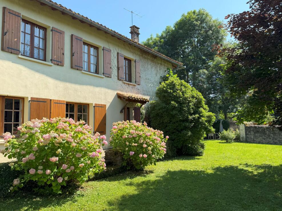 Sauveterre-de-Comminges – Charming 4-bed detached Home in pyrenees village, near all outdoor activities with sunny garden