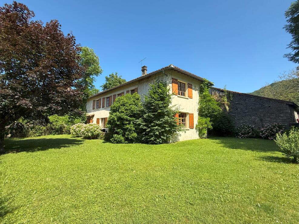 Sauveterre-de-Comminges – Charming 4-bed detached Home in pyrenees village, near all outdoor activities with sunny garden