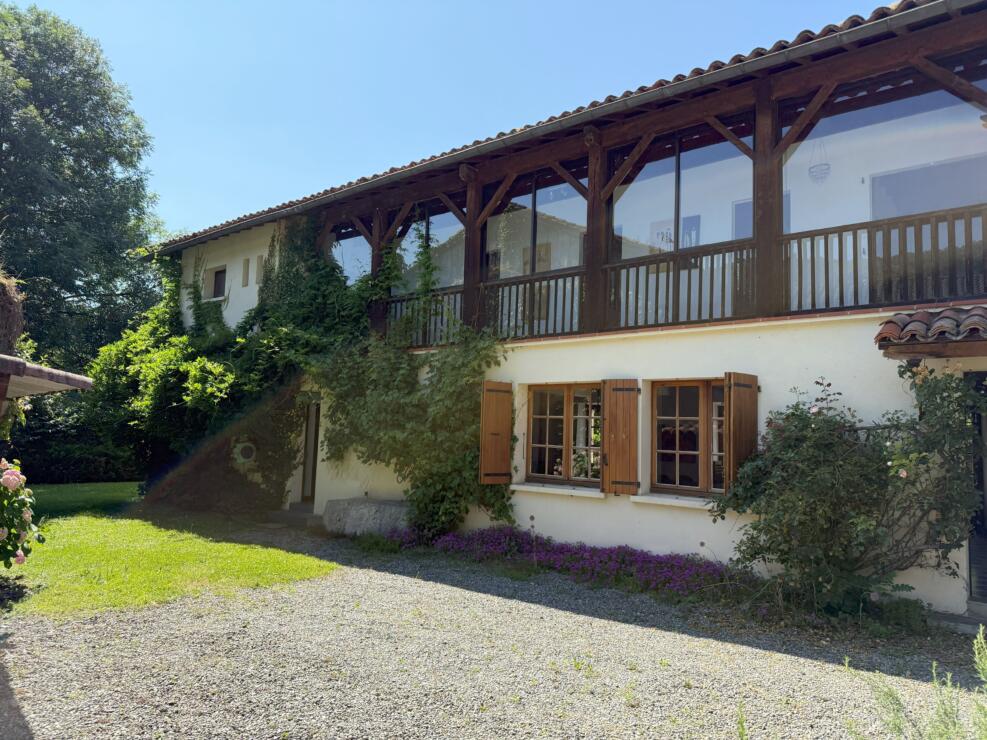 Sauveterre-de-Comminges – Charming 4-bed detached Home in pyrenees village, near all outdoor activities with sunny garden