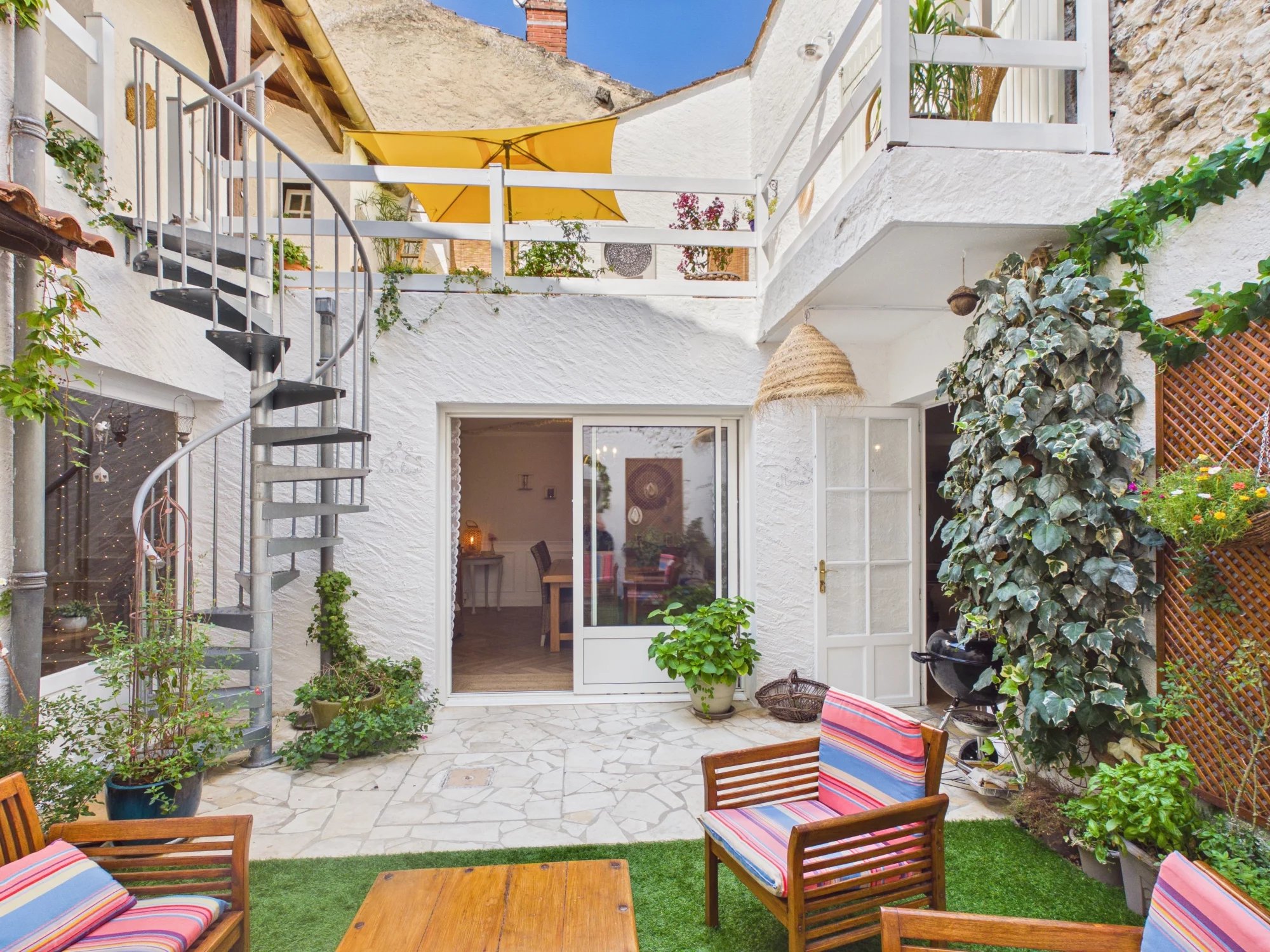Characterful Turnkey Stone Property with Guest Apartment in the Heart of Eymet, Aquitaine – France – BVI86848