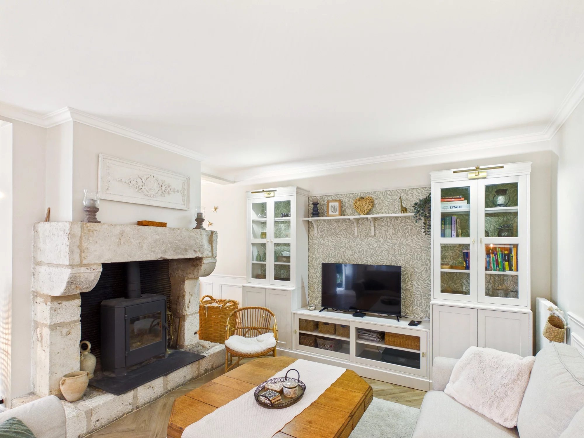 Characterful Turnkey Stone Property with Guest Apartment in the Heart of Eymet, Aquitaine – France – BVI86848