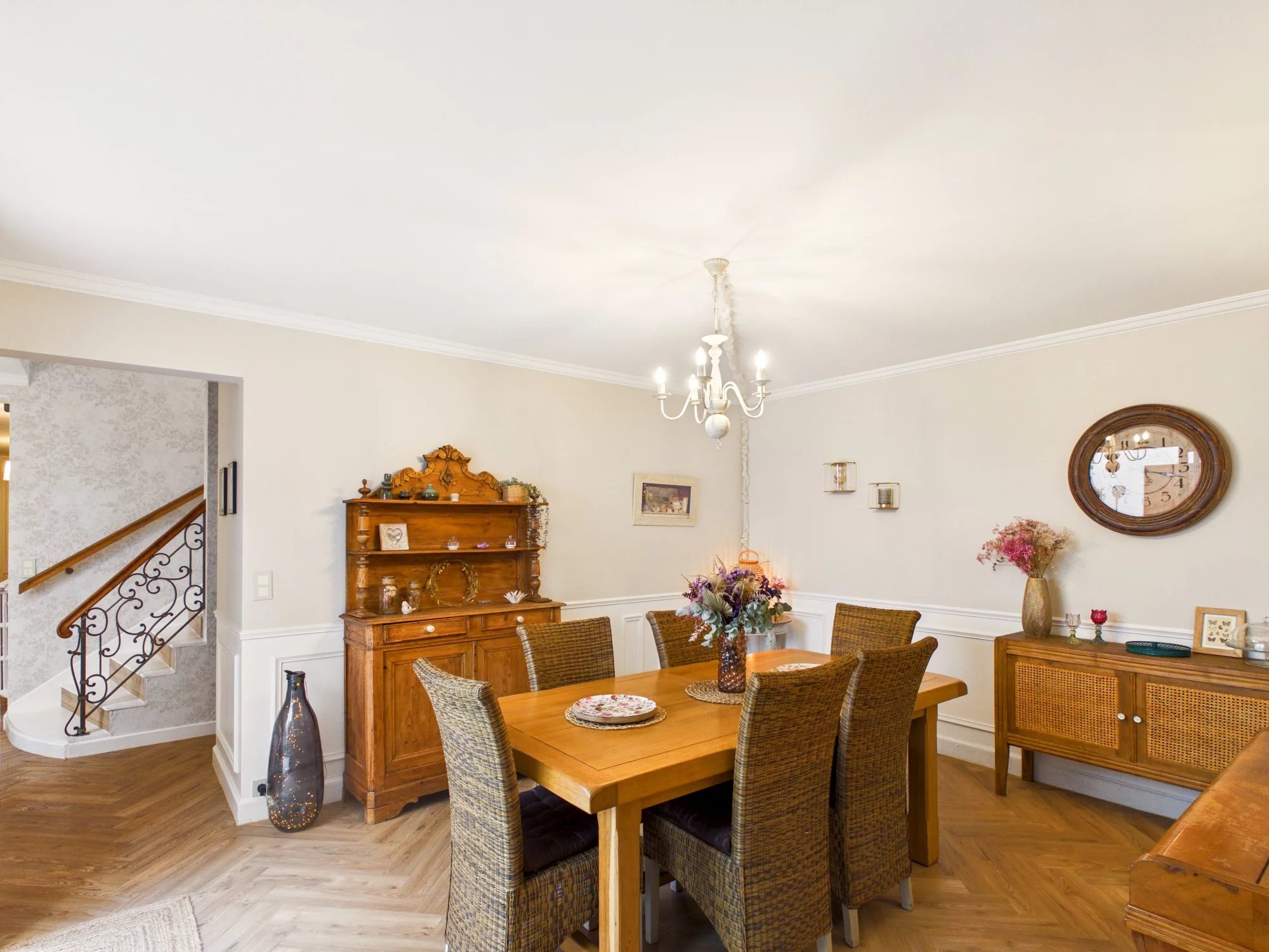Characterful Turnkey Stone Property with Guest Apartment in the Heart of Eymet, Aquitaine – France – BVI86848