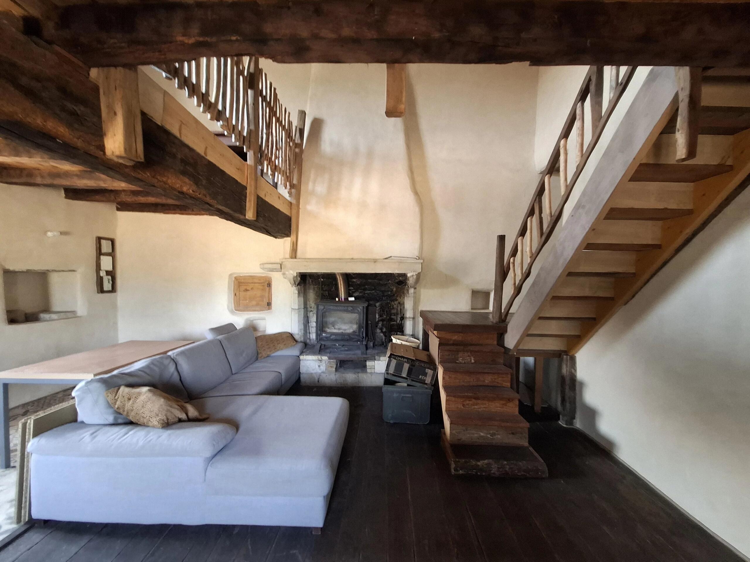 Tranquil property with large garden in heart of Melle, Poitou-Charentes – France – BVI86727