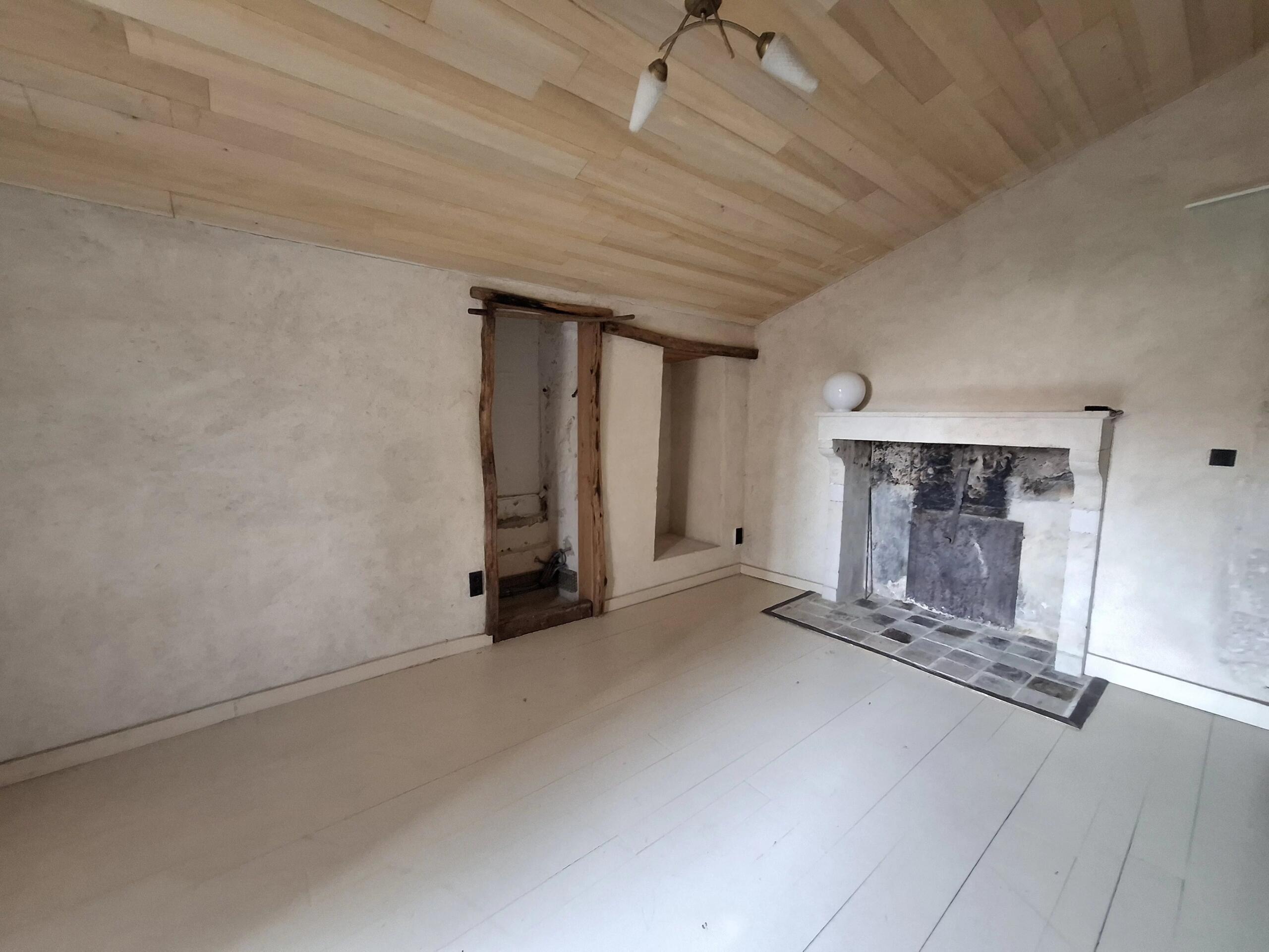 Tranquil property with large garden in heart of Melle, Poitou-Charentes – France – BVI86727