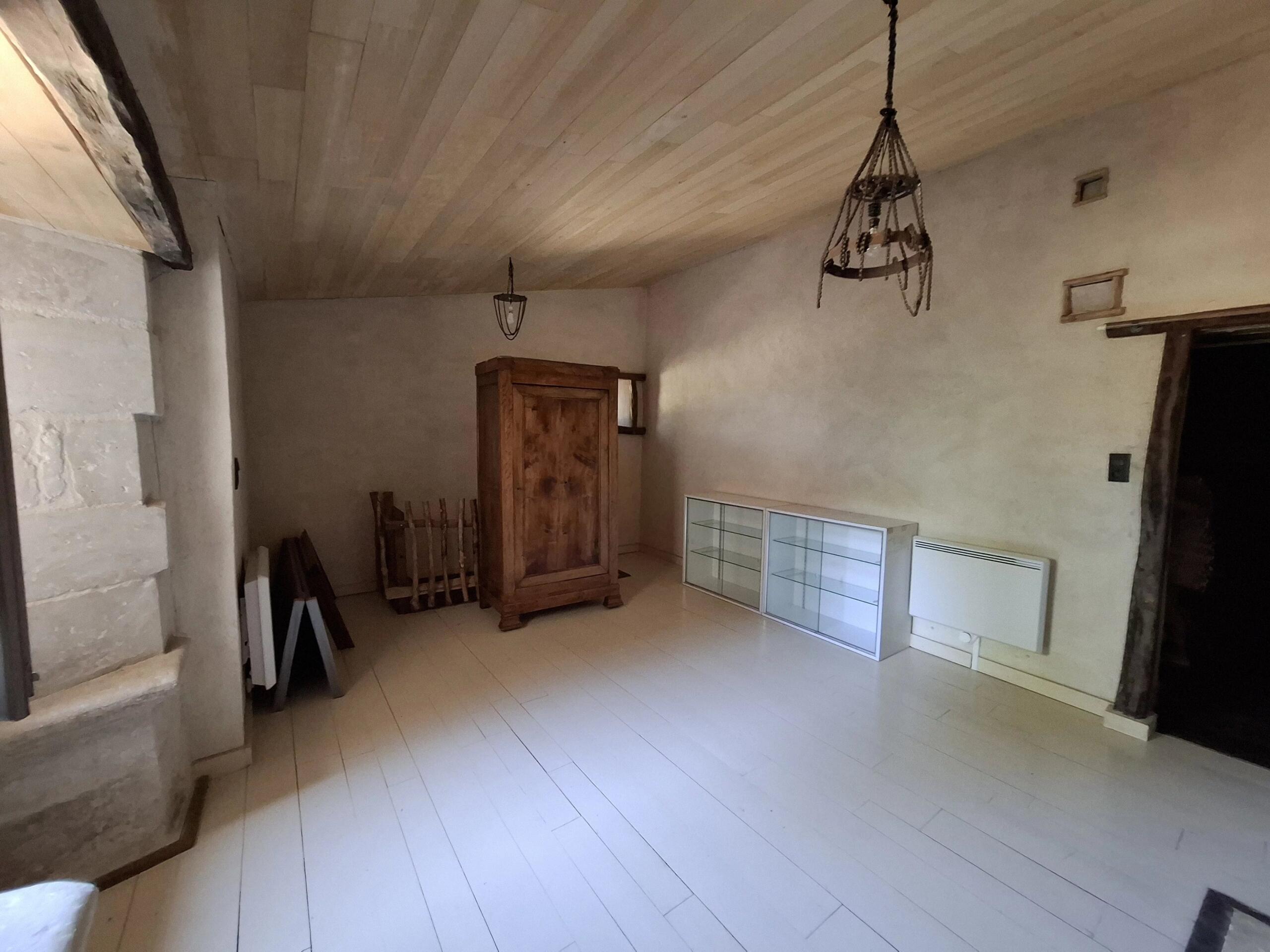 Tranquil property with large garden in heart of Melle, Poitou-Charentes – France – BVI86727