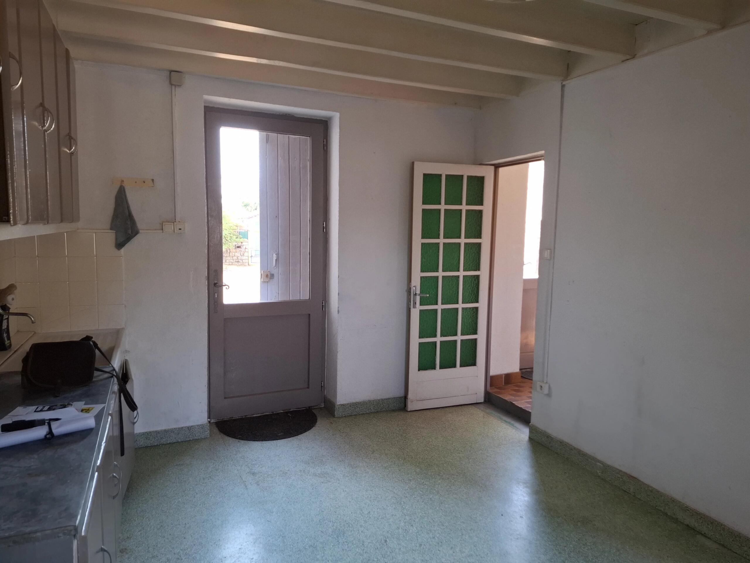 Tranquil property with large garden in heart of Melle, Poitou-Charentes – France – BVI86727