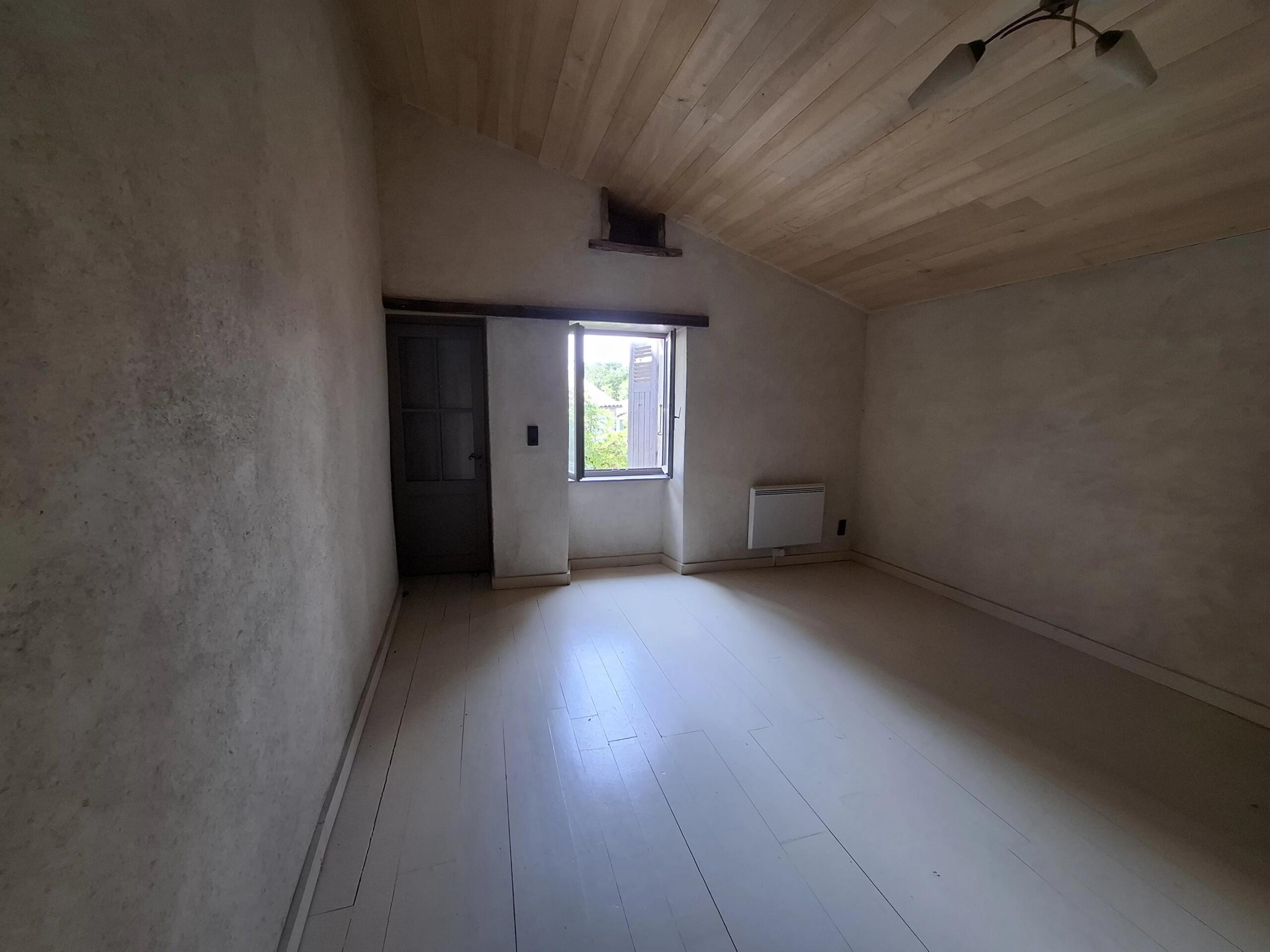 Tranquil property with large garden in heart of Melle, Poitou-Charentes – France – BVI86727