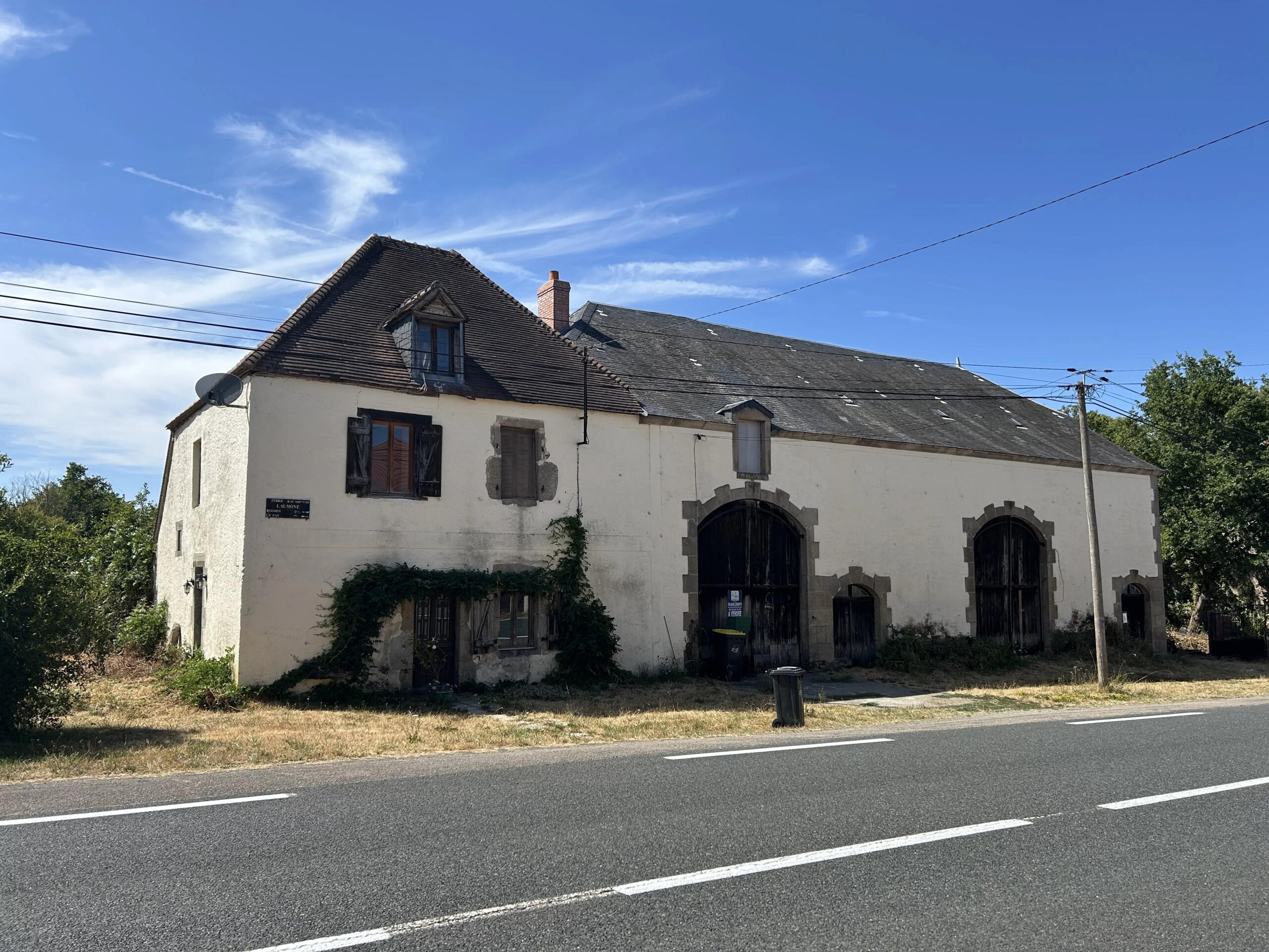 Characterful large detached home with large barn, Centre – France – BVI86429
