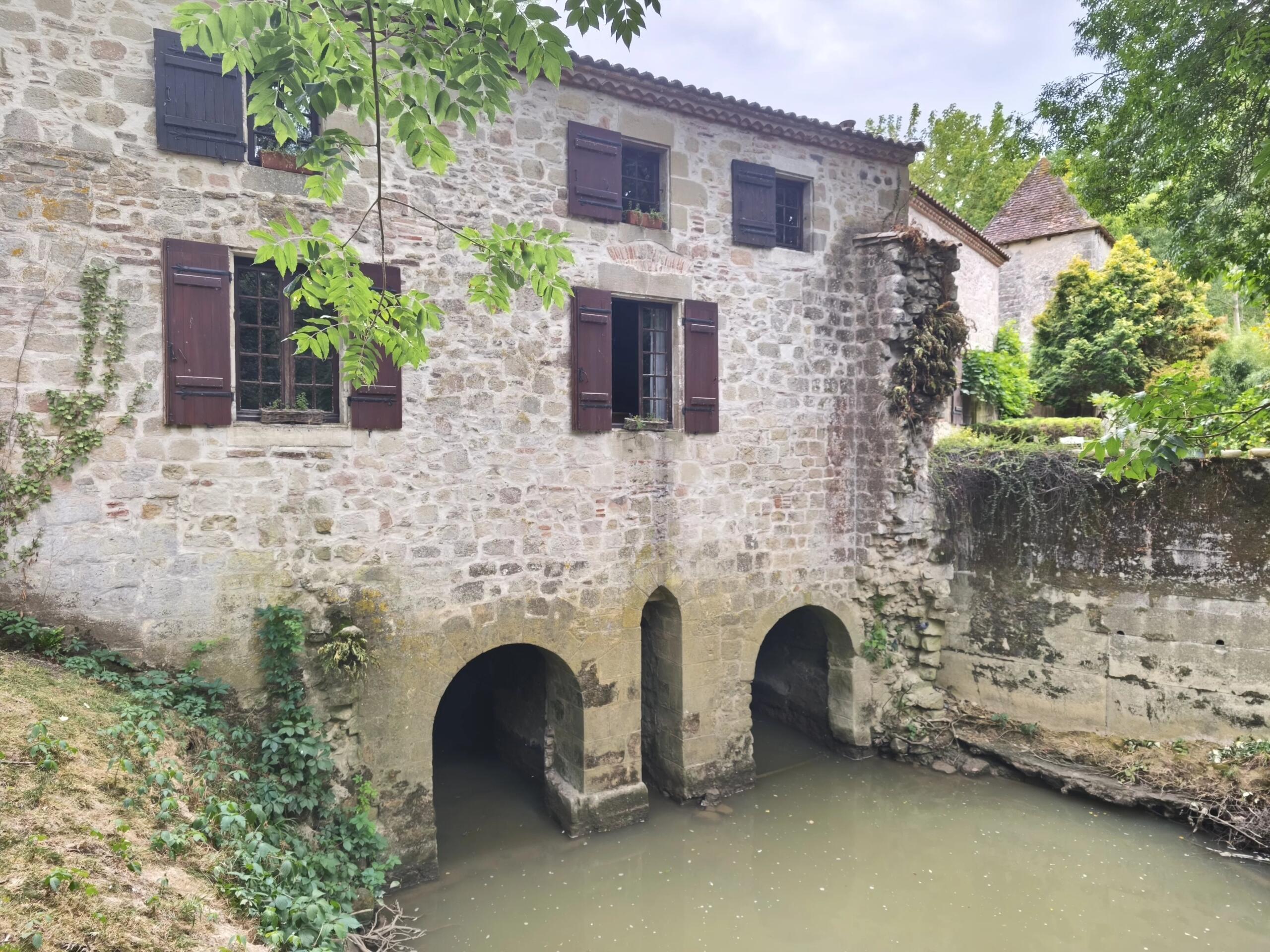 Charming 13th-century watermill near Tonneins and Clairac, Aquitaine – France – BVI86413