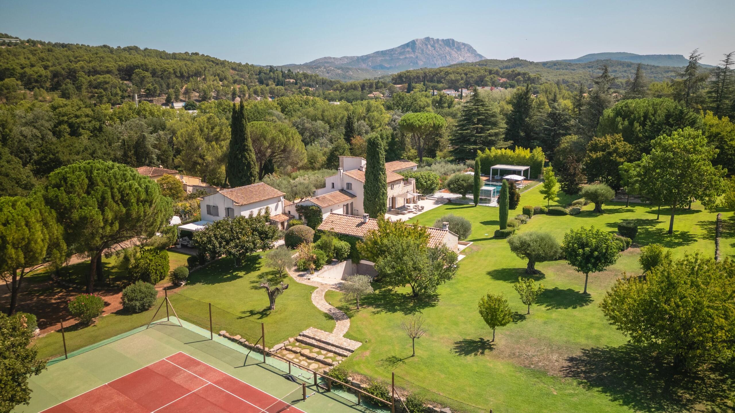 Stunning Provençal Stone Estate Just 5 Minutes from Aix-en-Provence, Provence-Alpes-Côte d’Azur – France – BVI78604