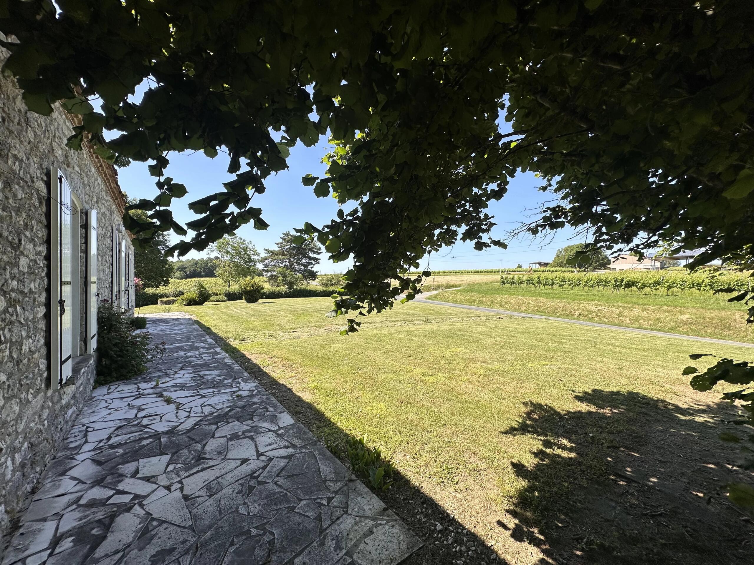 Stone property with double garage and barn close to  Eymet, Aquitaine – France – BVI85467