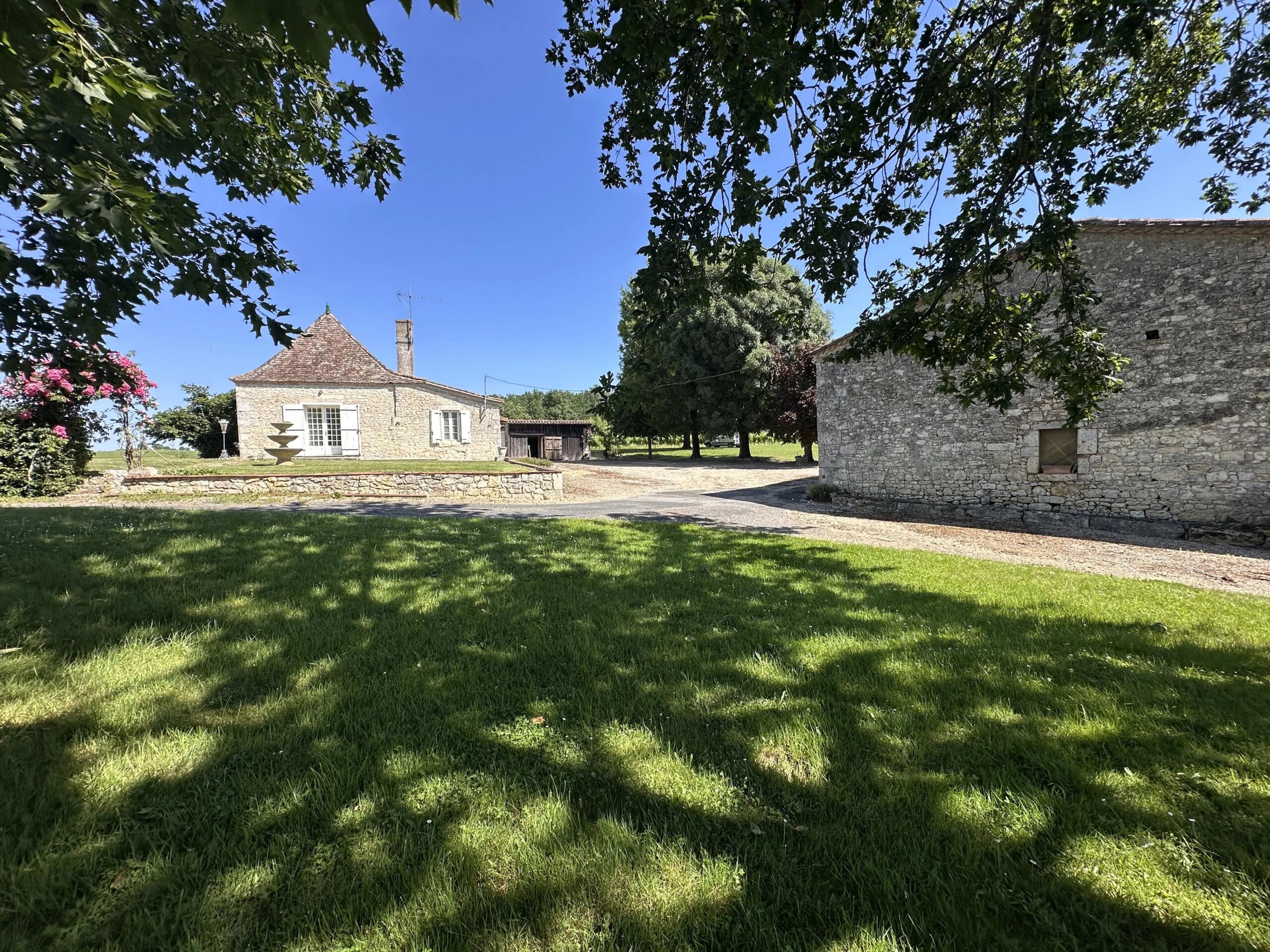 Stone property with double garage and barn close to  Eymet, Aquitaine – France – BVI85467