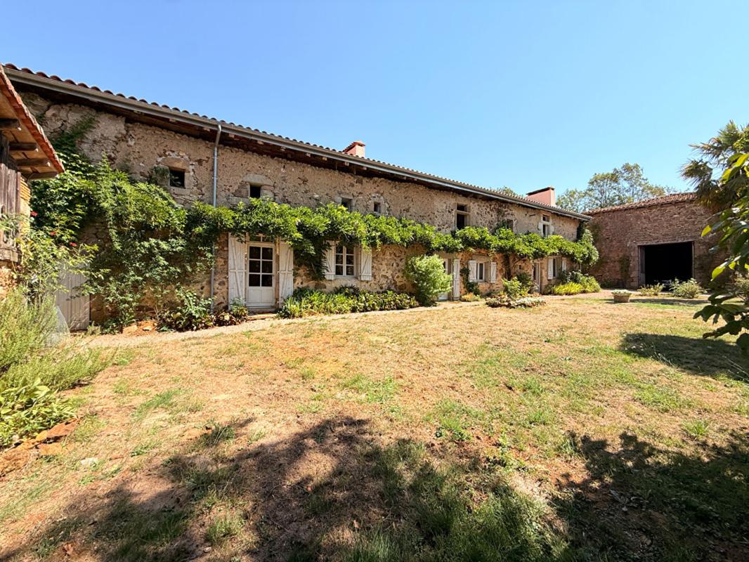 5 bedroom propriete in Mazerolles, Charente, France