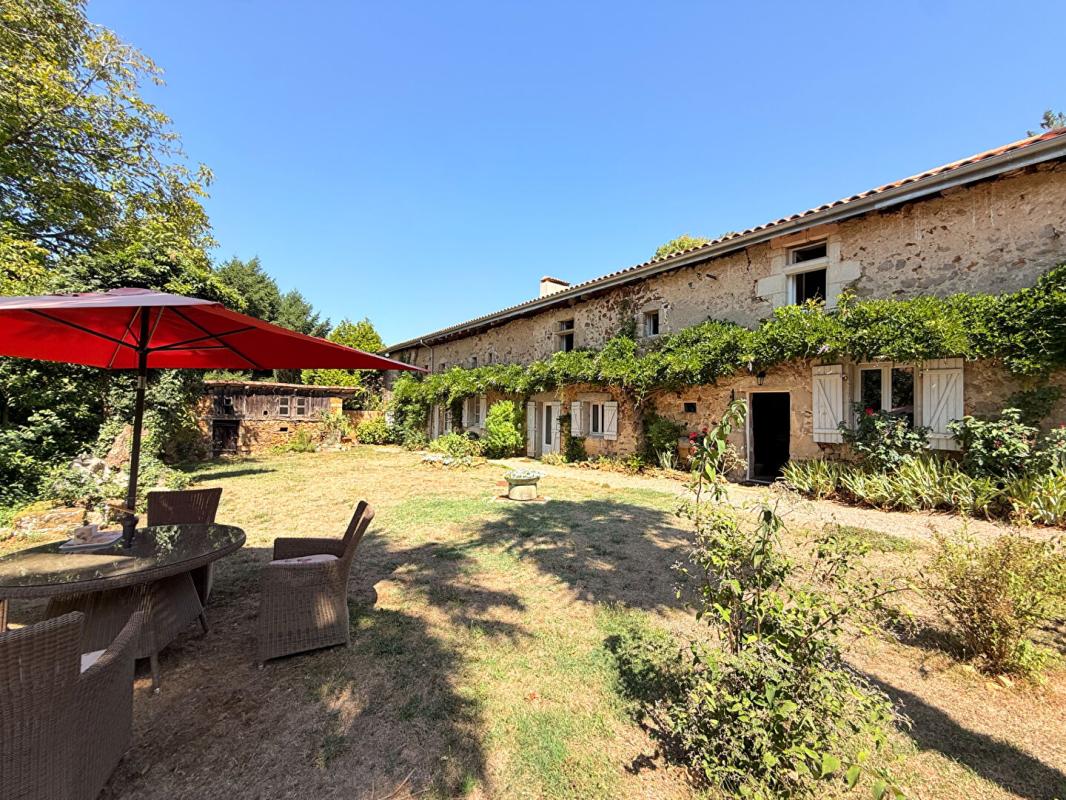 5 bedroom propriete in Mazerolles, Charente, France