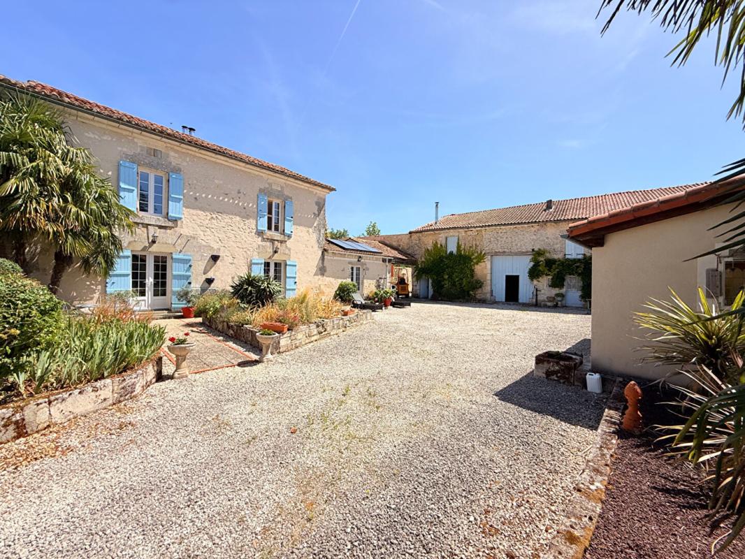 4 bedroom propriete in Verteillac, Dordogne, France