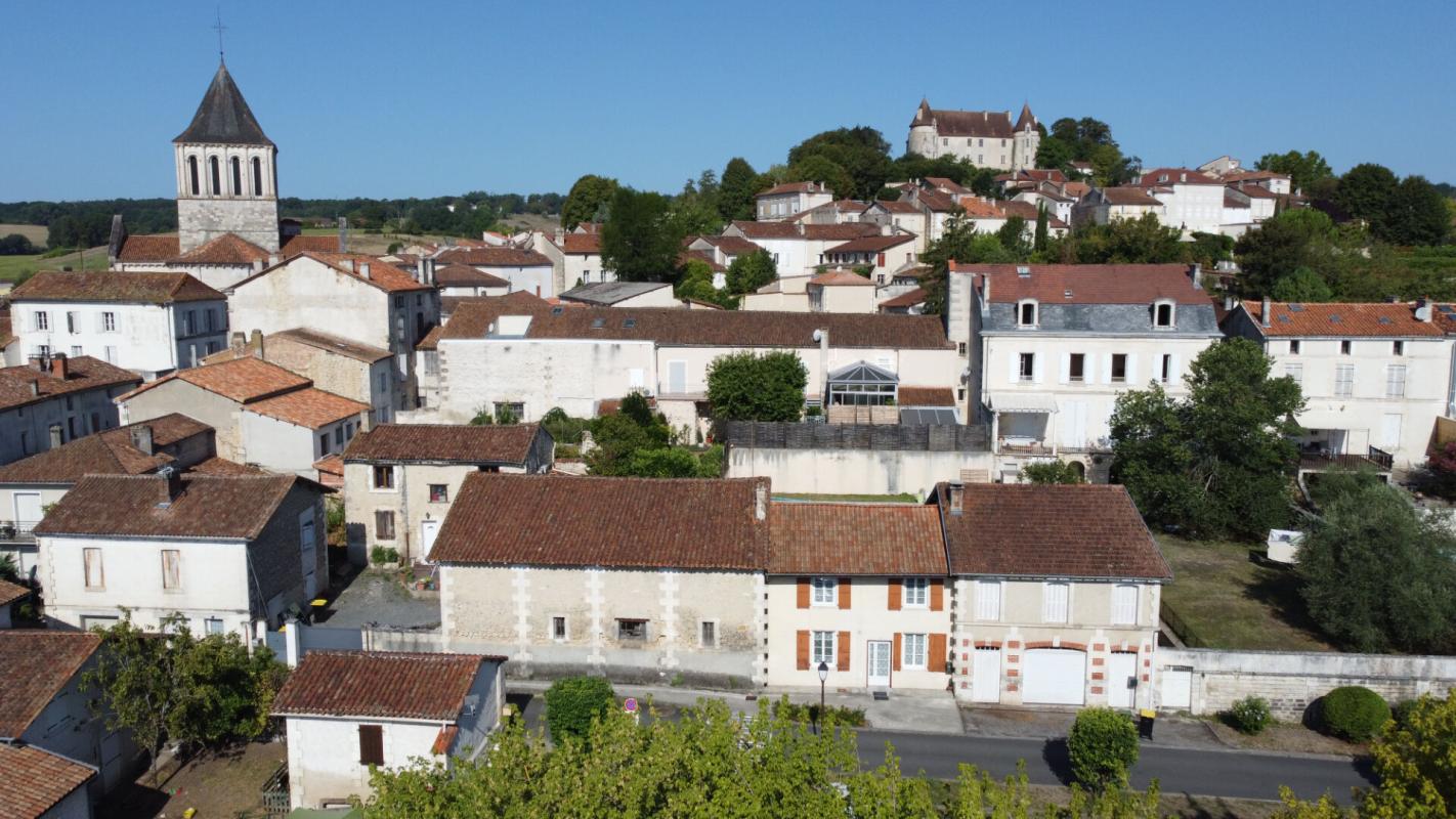 2 bedroom maison in Montmoreau, Charente, France