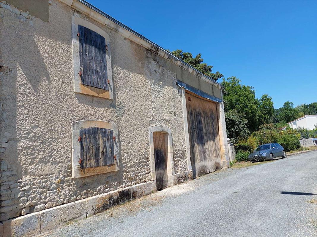 grange in Vervant, Charente-Maritime, France