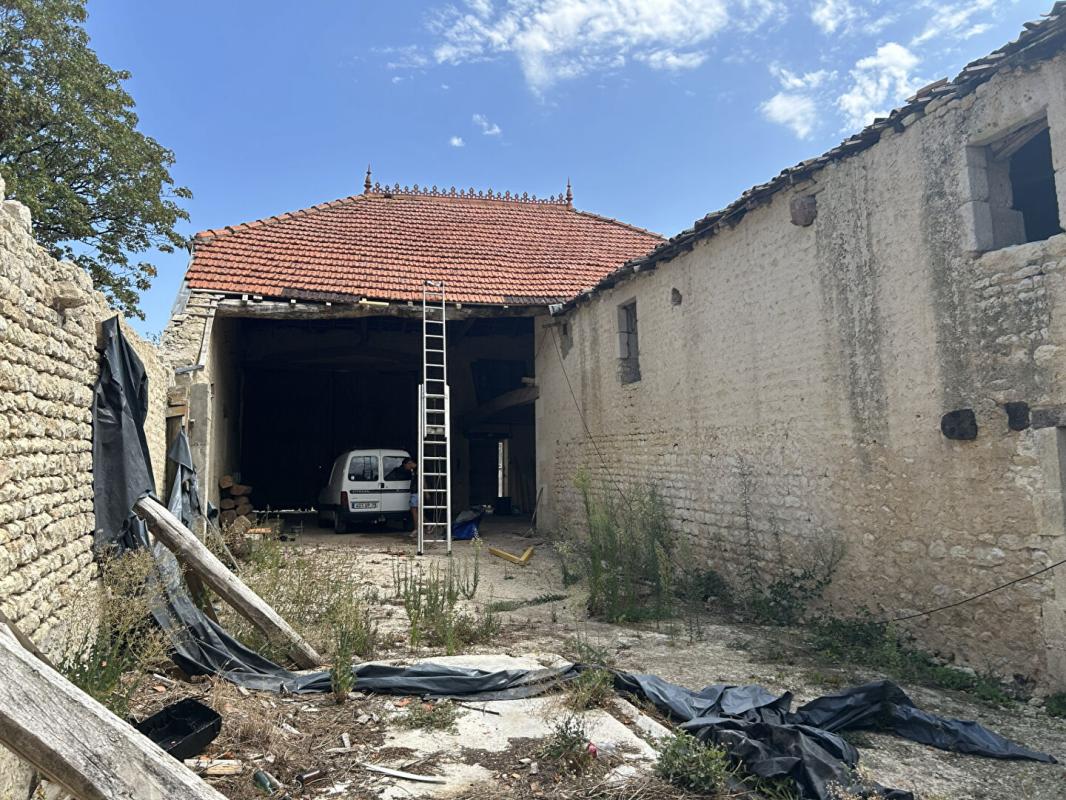 grange in Vervant, Charente-Maritime, France