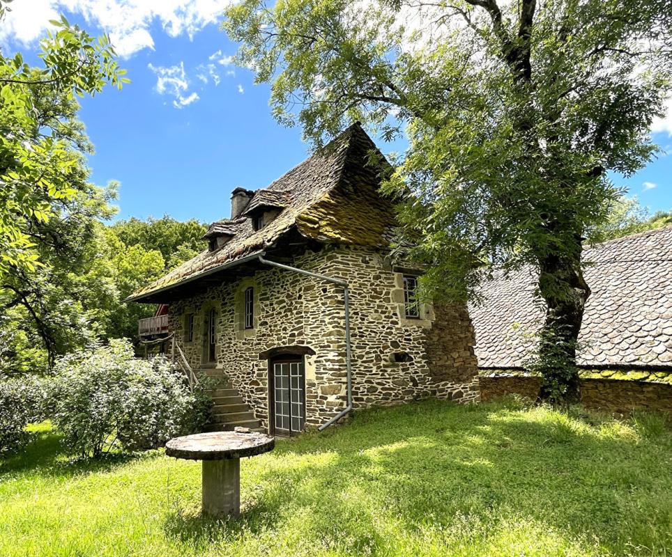 6 bedroom corps de ferme in Lapeyrugue, Cantal, France