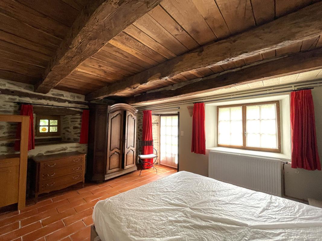 6 bedroom corps de ferme in Lapeyrugue, Cantal, France