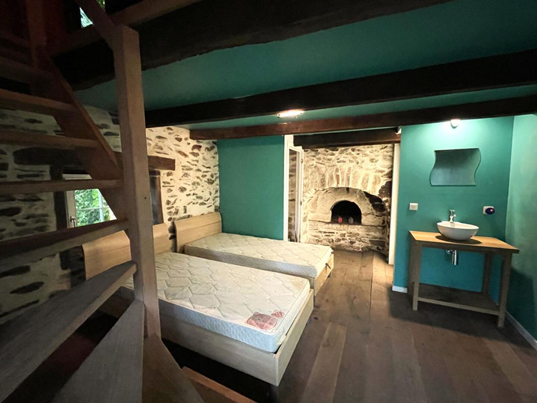6 bedroom corps de ferme in Lapeyrugue, Cantal, France