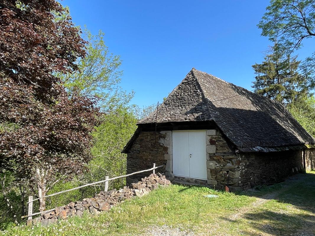 6 bedroom corps de ferme in Lapeyrugue, Cantal, France