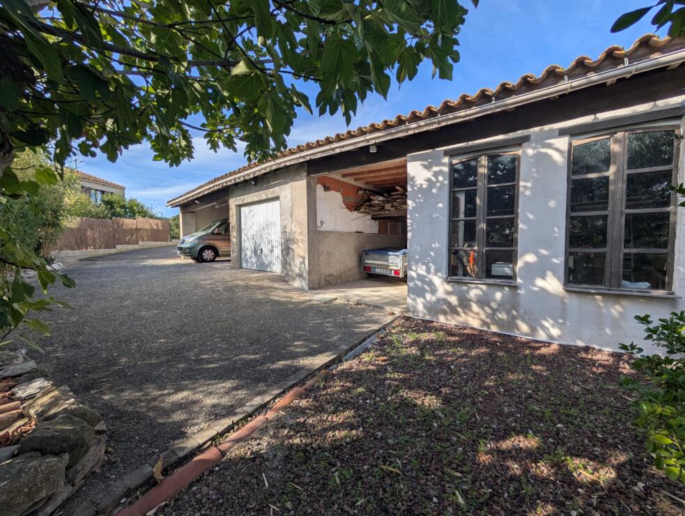 Renovated stone house with garage, garden and private pool, just 10 minutes from Carcassonne