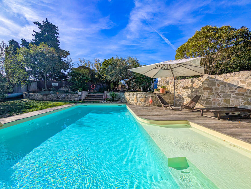Renovated stone house with garage, garden and private pool, just 10 minutes from Carcassonne