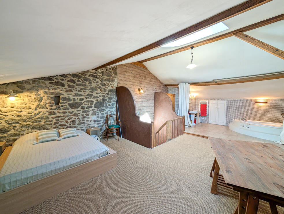 Renovated stone house with garage, garden and private pool, just 10 minutes from Carcassonne