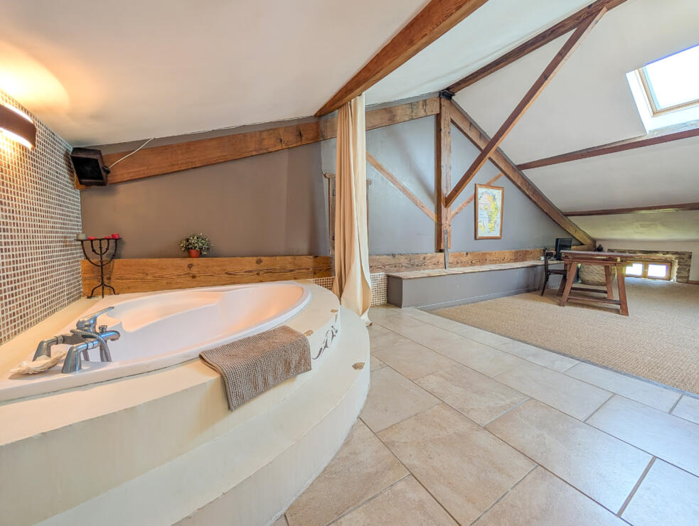 Renovated stone house with garage, garden and private pool, just 10 minutes from Carcassonne