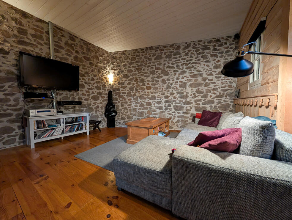 Renovated stone house with garage, garden and private pool, just 10 minutes from Carcassonne