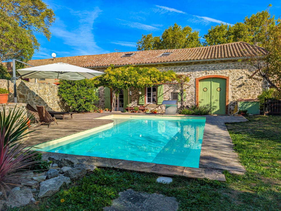 Renovated stone house with garage, garden and private pool, just 10 minutes from Carcassonne