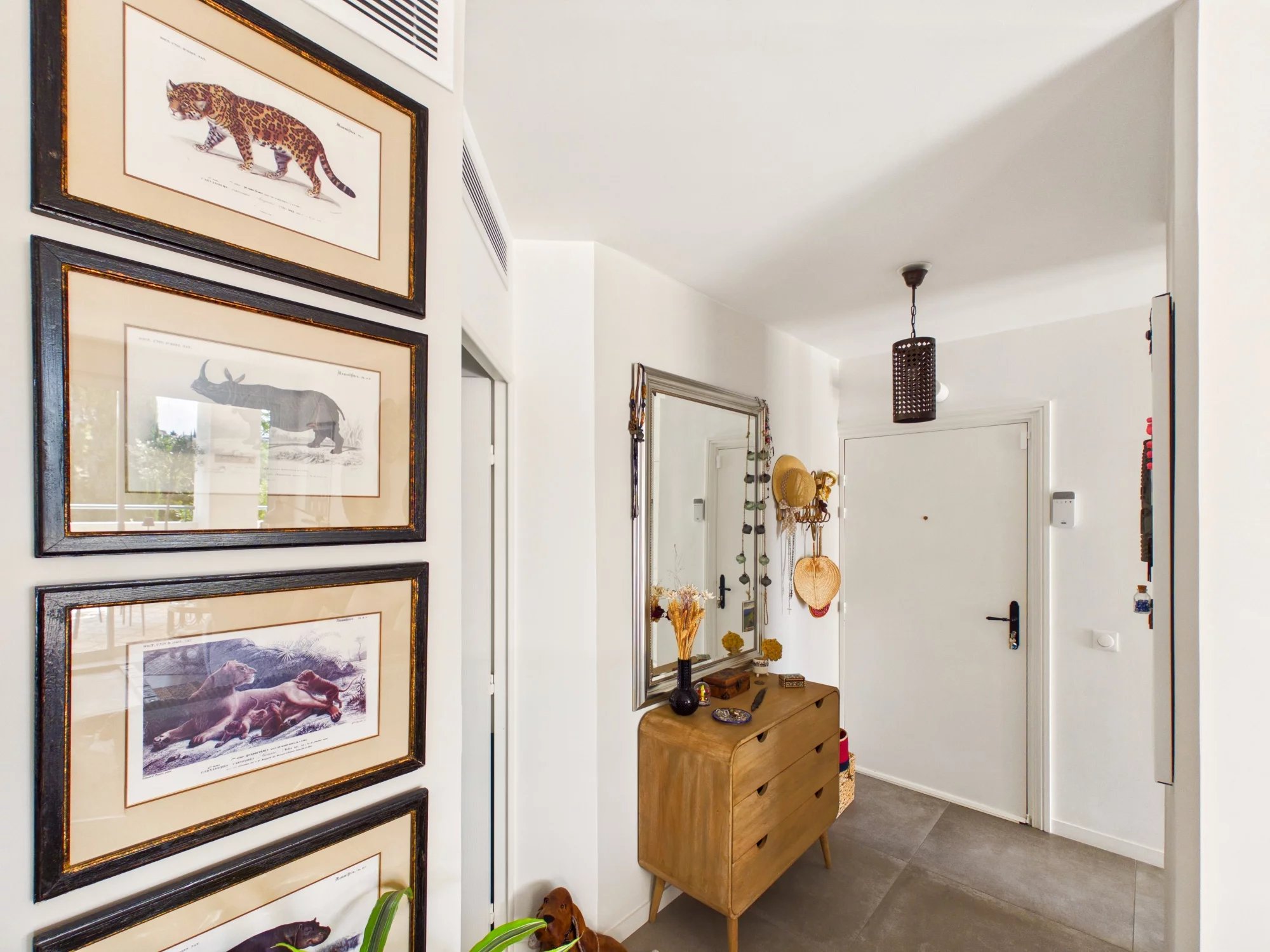 Impeccably renovated garden-level apartment with terrace and garage in Aix-en-Provence, Provence-Alpes-Côte d’Azur – France – BVI86892