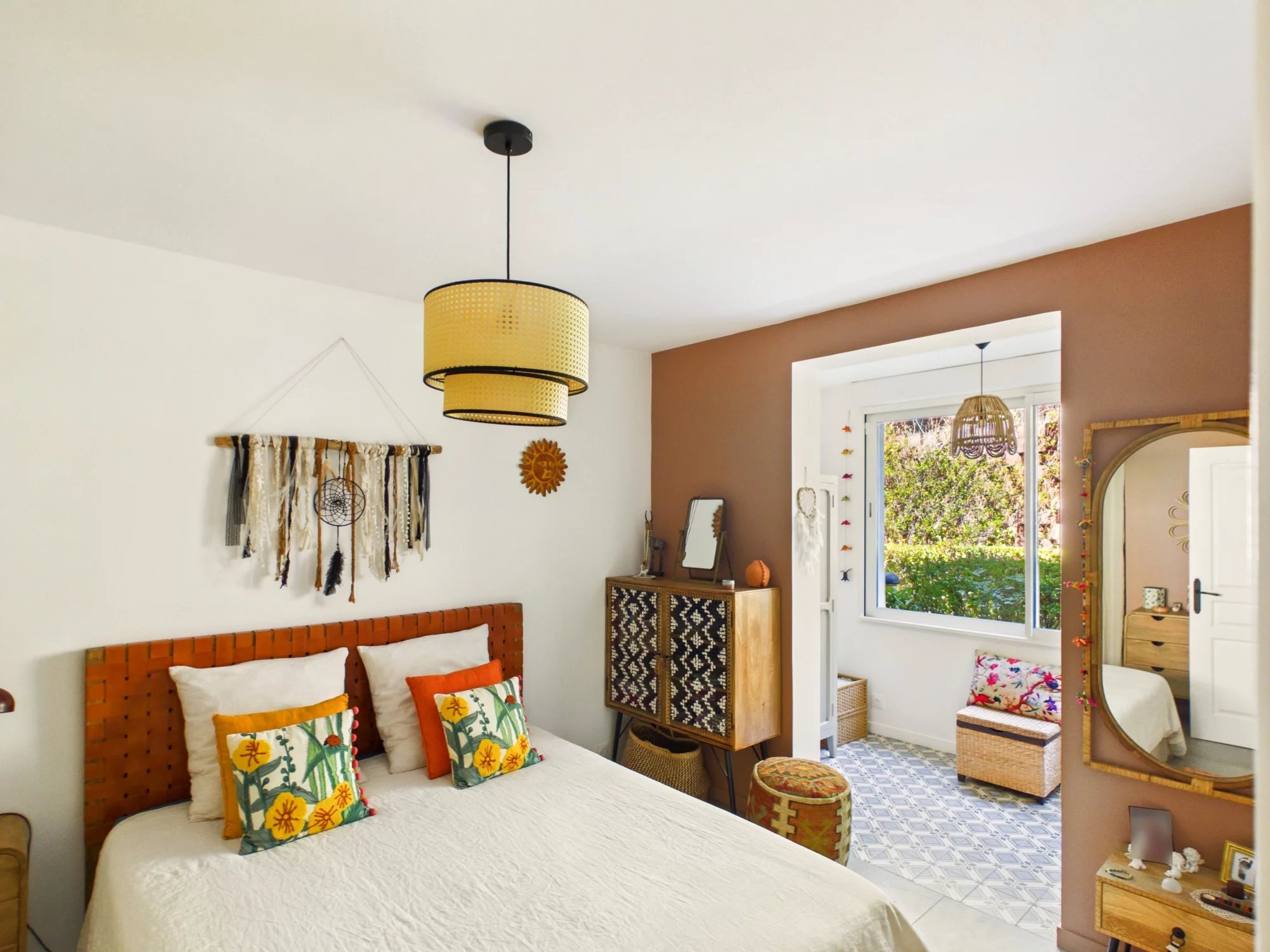 Impeccably renovated garden-level apartment with terrace and garage in Aix-en-Provence, Provence-Alpes-Côte d’Azur – France – BVI86892