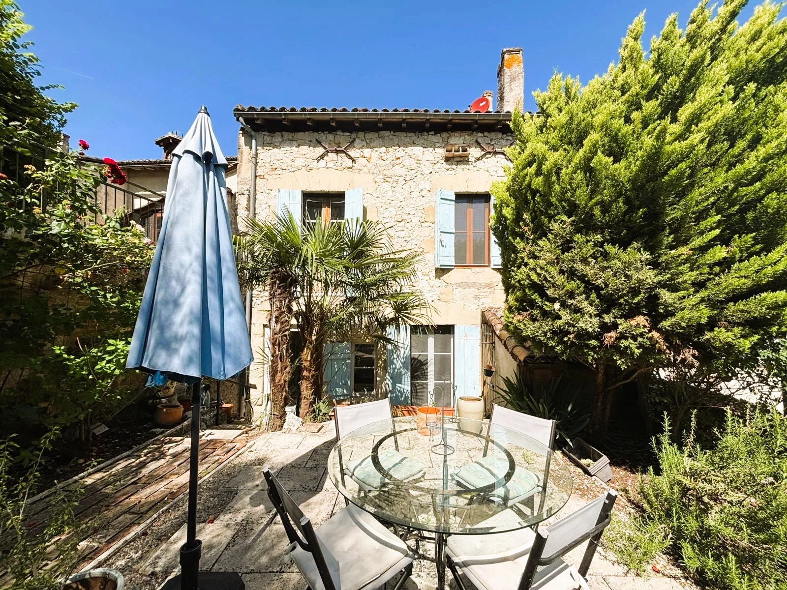 Character townhouse, walkable to village centre, Aquitaine – France – BVI85897
