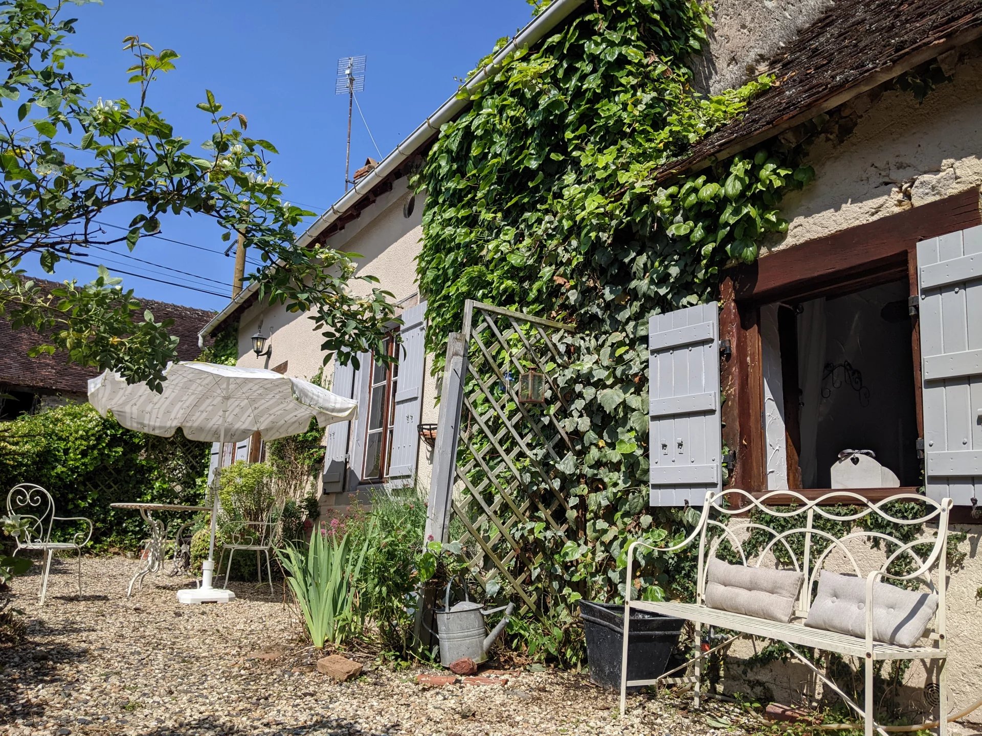 Delightful 2 bedroom character cottage in the Indre, Centre – France – BVI70784