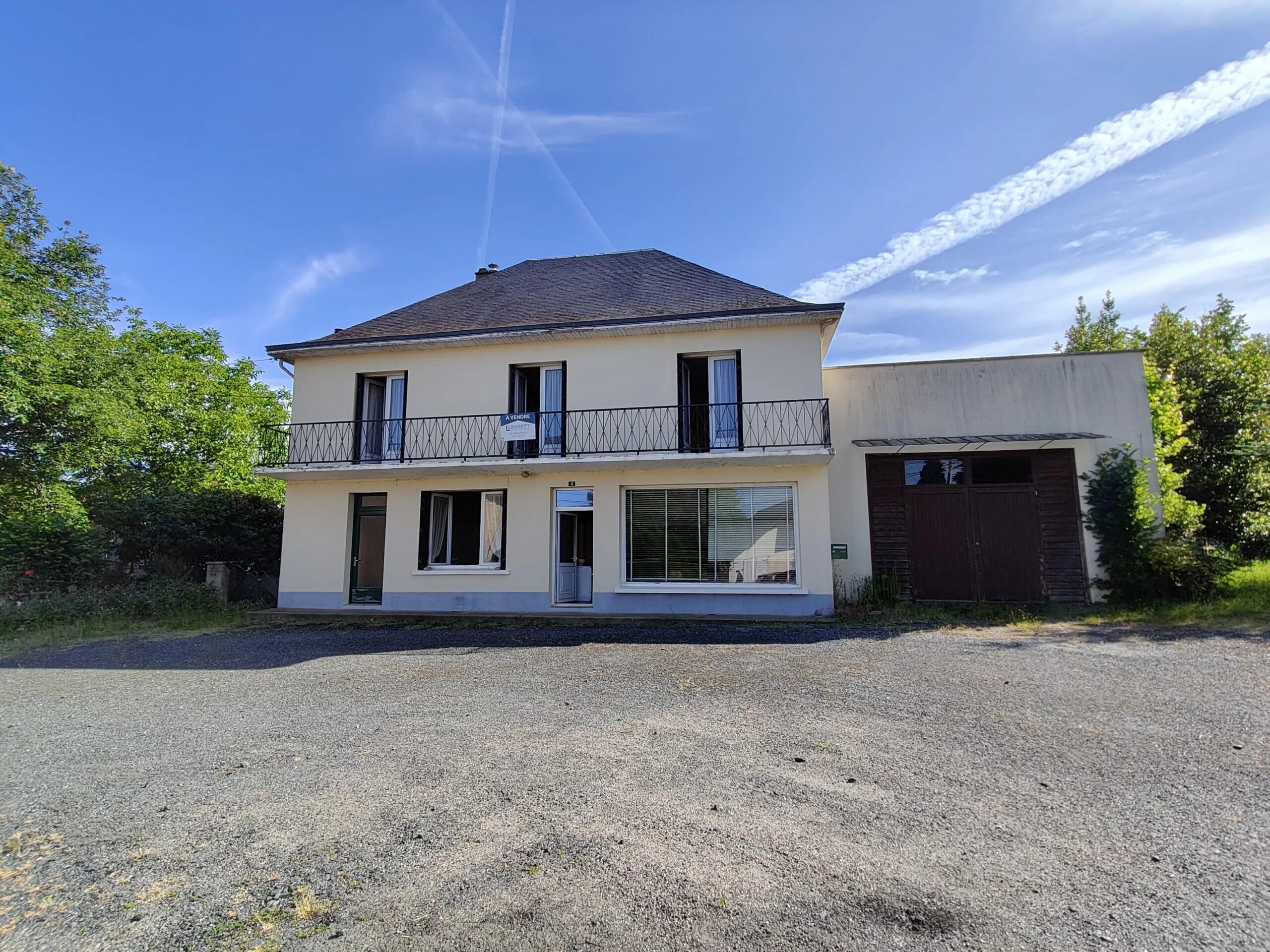 Spacious 6-bed stone home with barn and large garden, Limousin – France – BVI85638