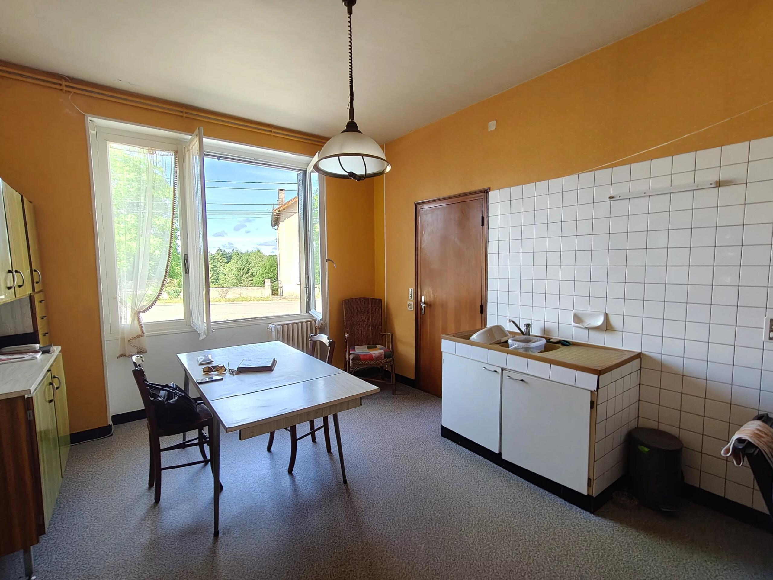 Spacious 6-bed stone home with barn and large garden, Limousin – France – BVI85638