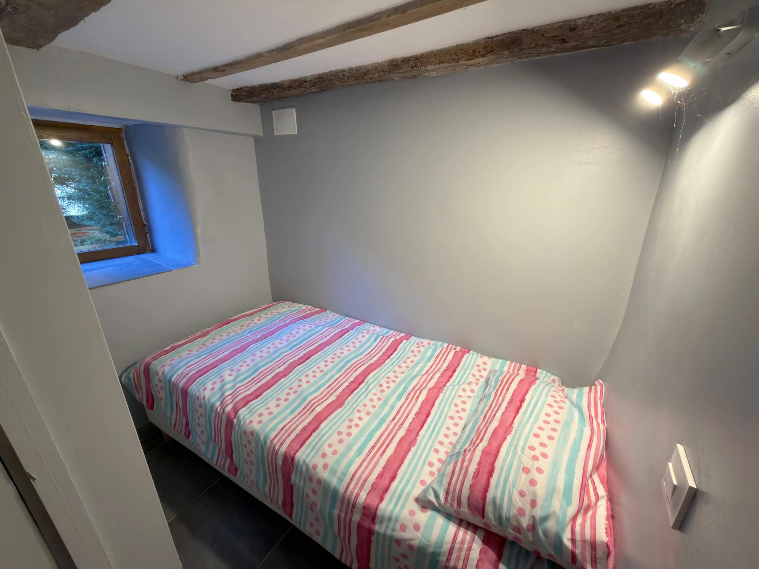 Stone property with swimming pool and barn, close to Aubeterre-sur-Dronne, Poitou-Charentes – France – BVI86862