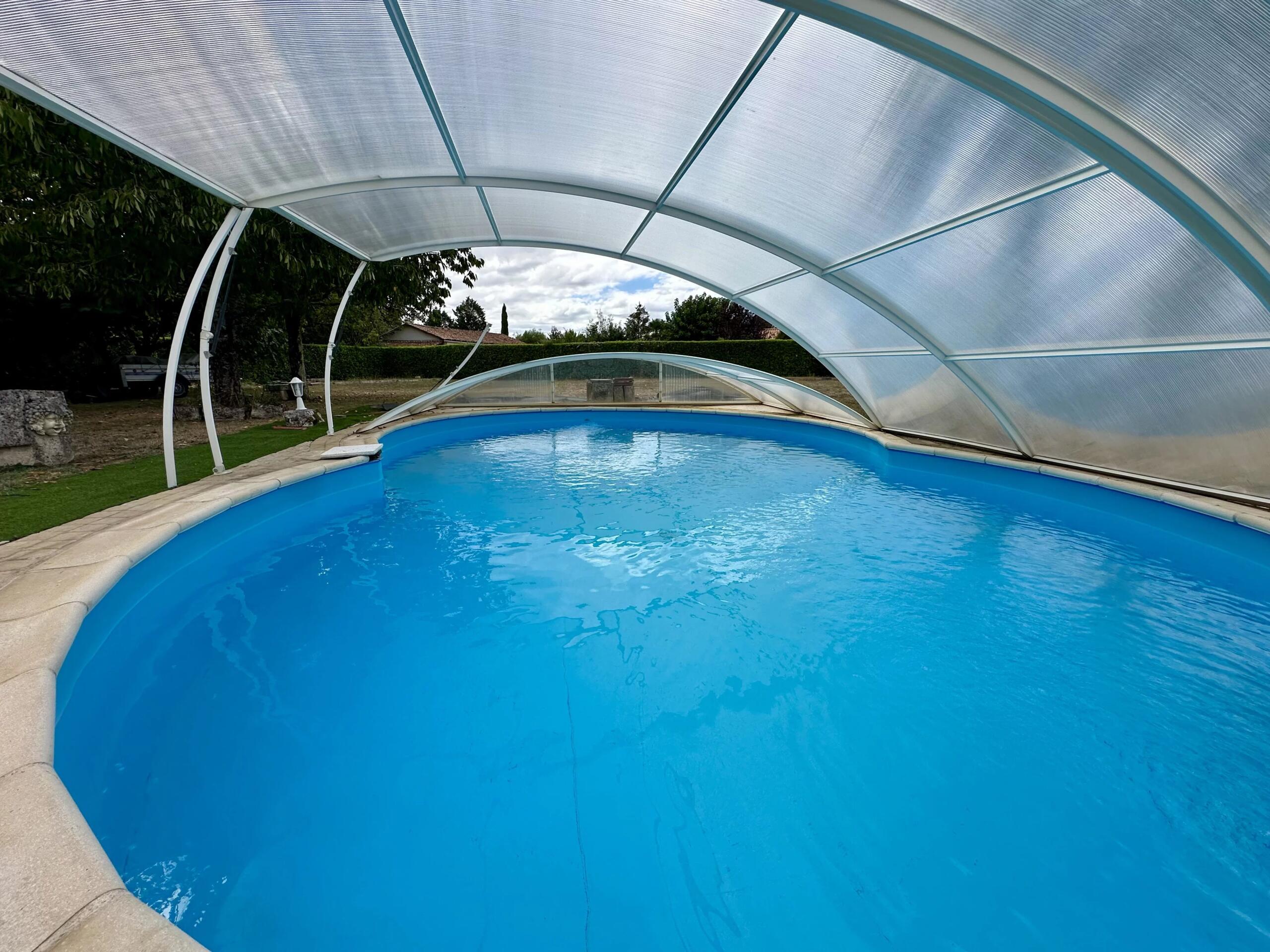 Beautiful single-storey home with pool, large garage and extension potential, Poitou-Charentes – France – BVI86771