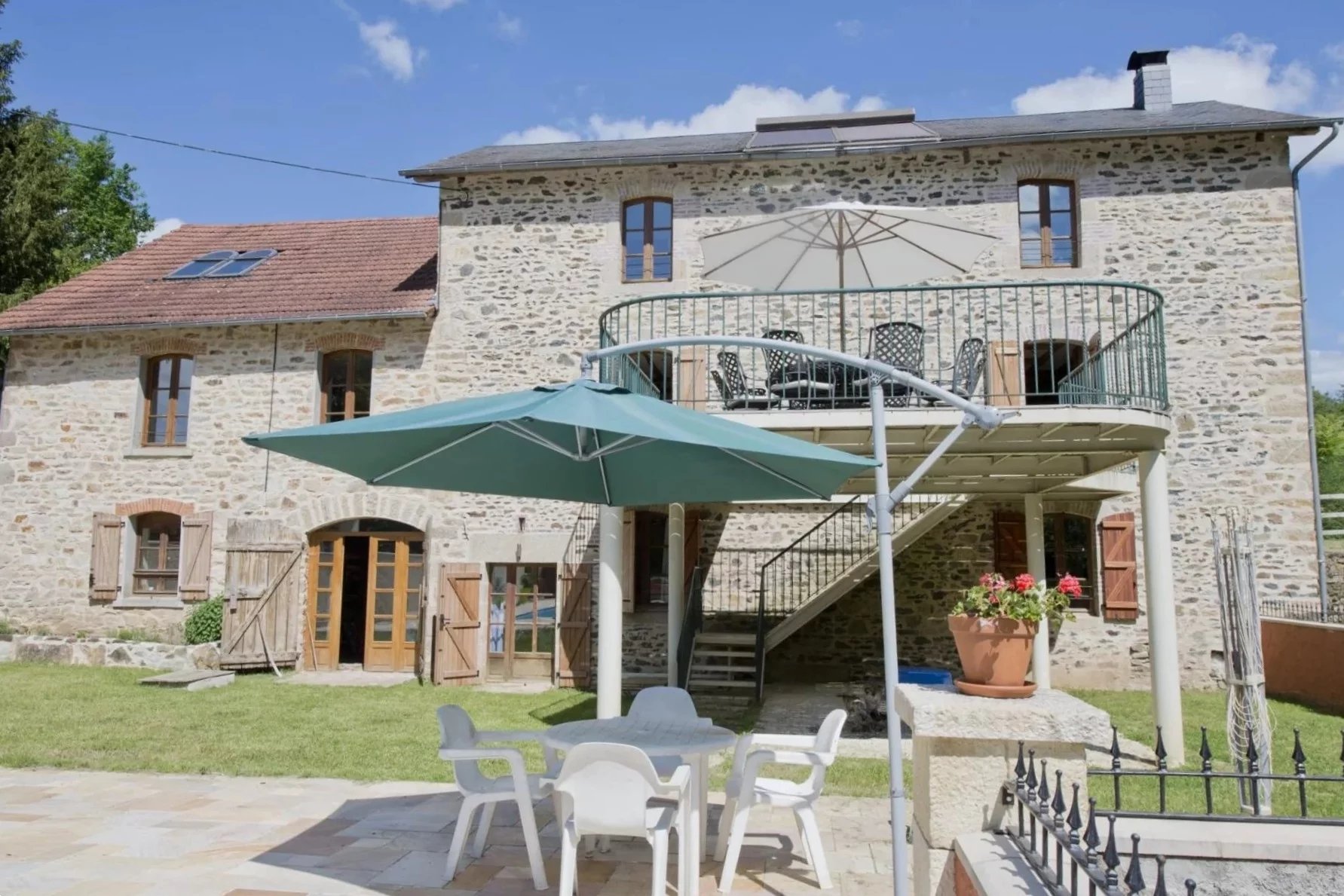 Beautifully restored historic mill with pool, lake and barn, Limousin – France – BVI81941