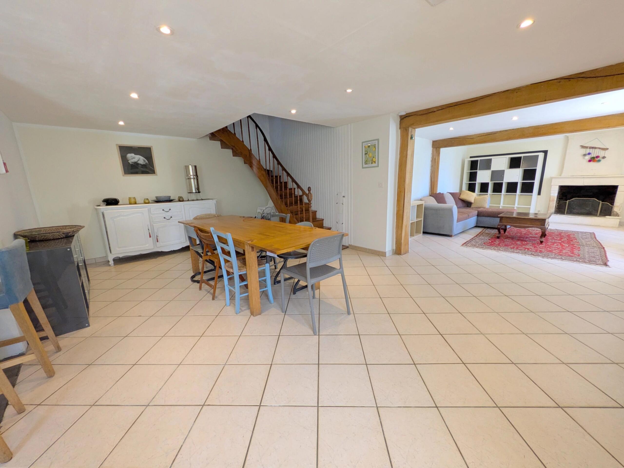 2 houses, pool plus land, 5 mins from Jonzac and under 1 hour to beach and Bordeaux, Poitou-Charentes – France – BVI86428