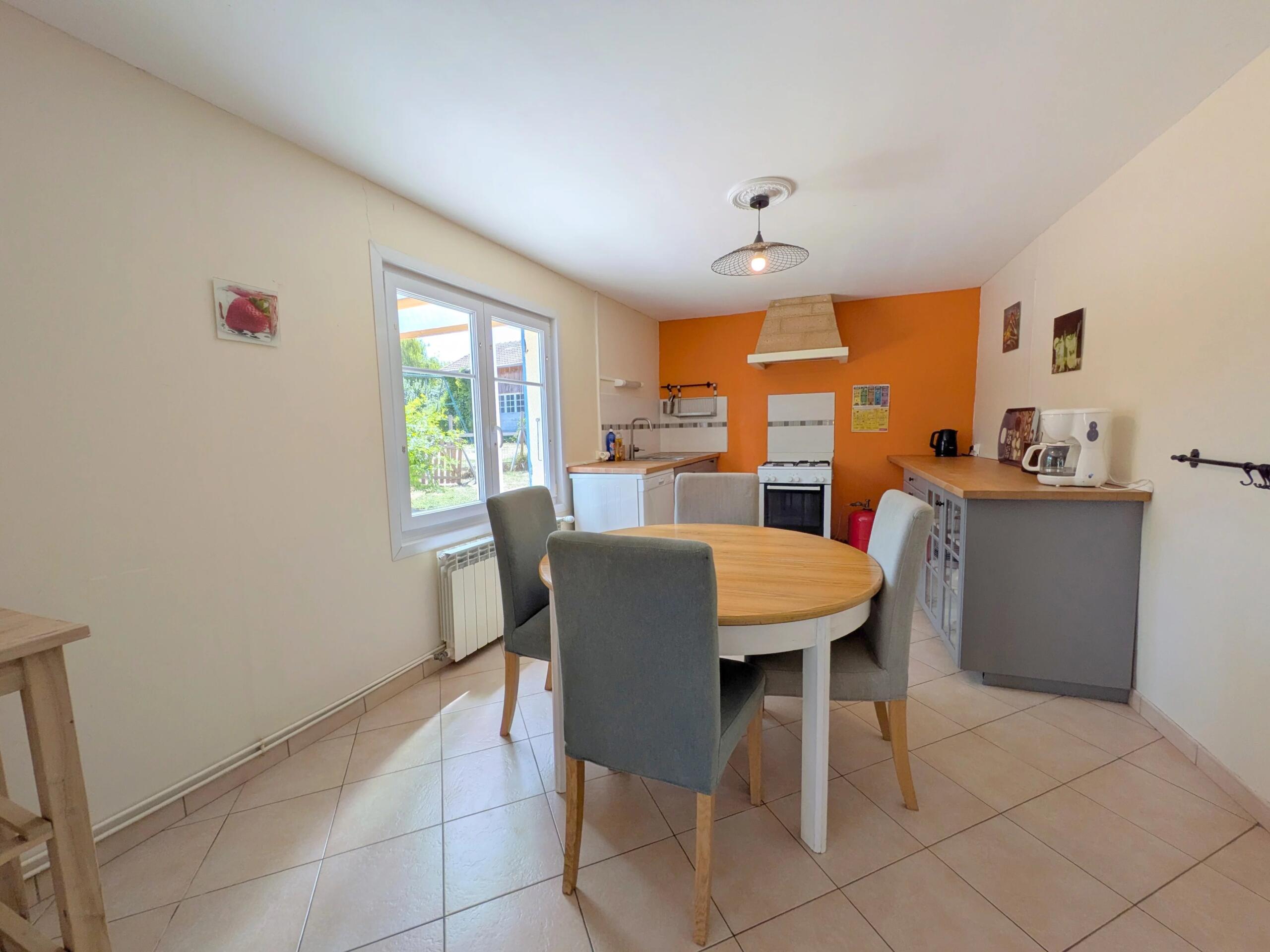 2 houses, pool plus land, 5 mins from Jonzac and under 1 hour to beach and Bordeaux, Poitou-Charentes – France – BVI86428