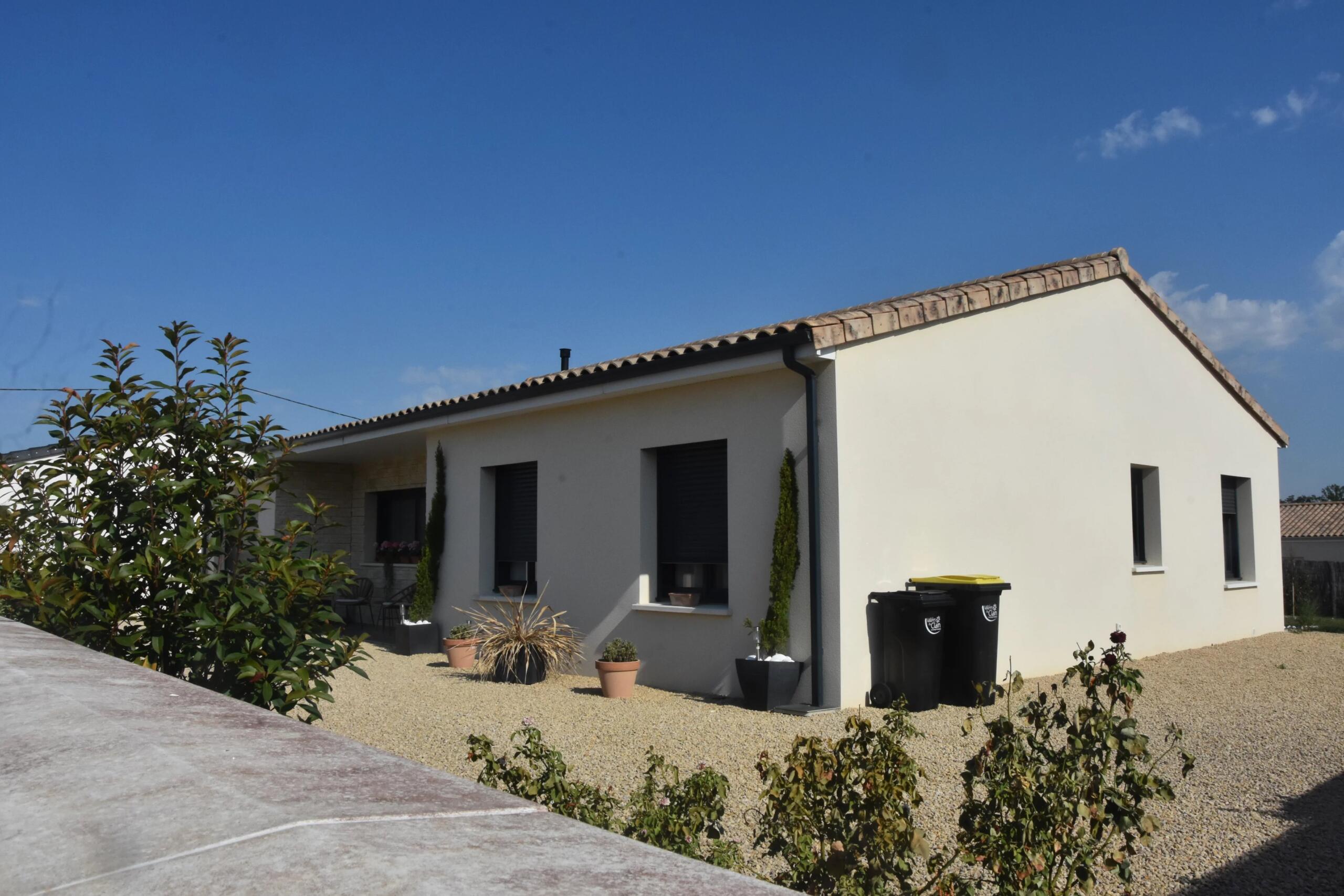 A distinctive architectural signature, excellent energy efficiency and complete privacy, Poitou-Charentes – France – BVI86712
