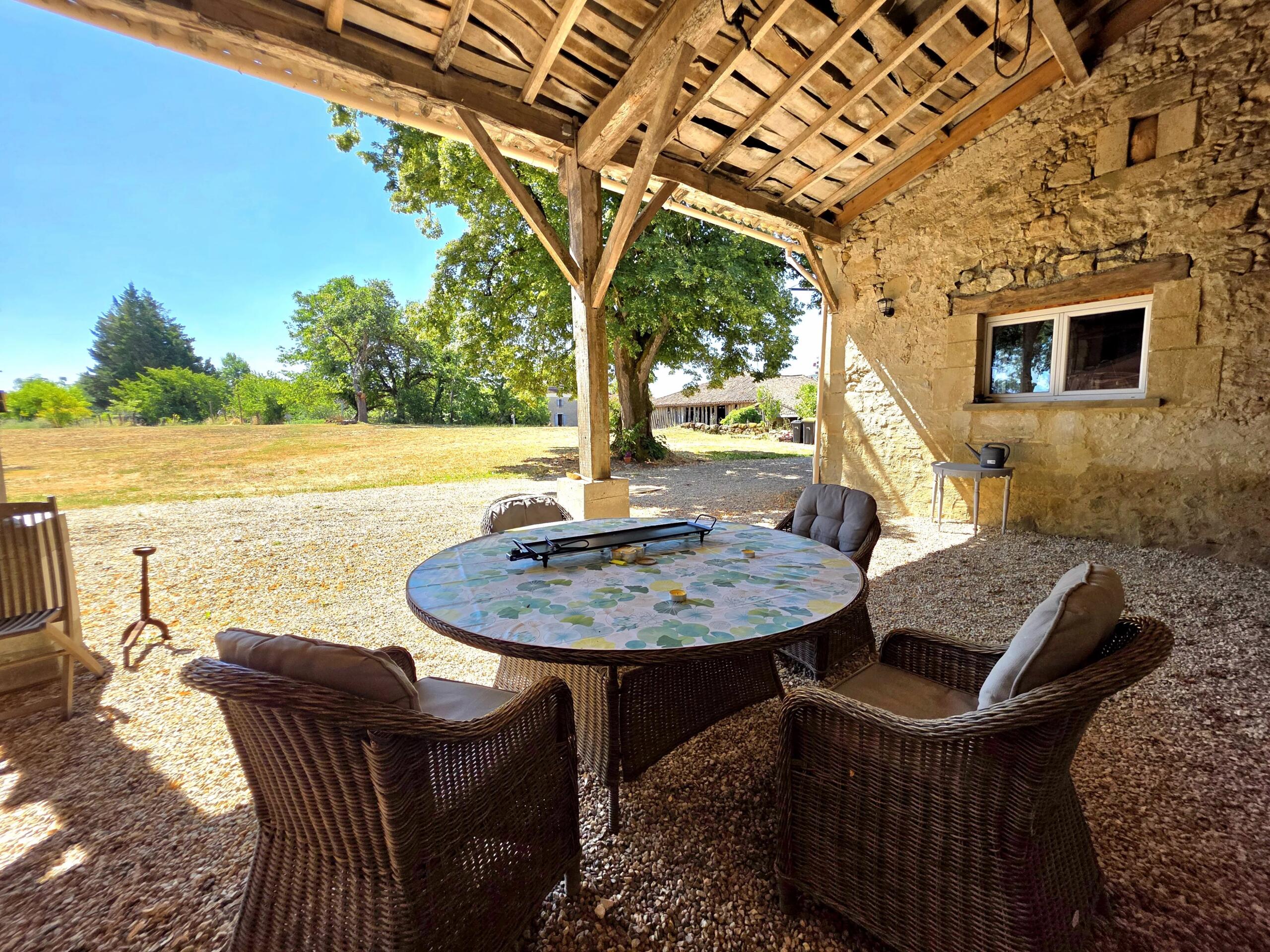 Characterful renovated stone house with large barn – close to Lauzun, Aquitaine – France – BVI85768
