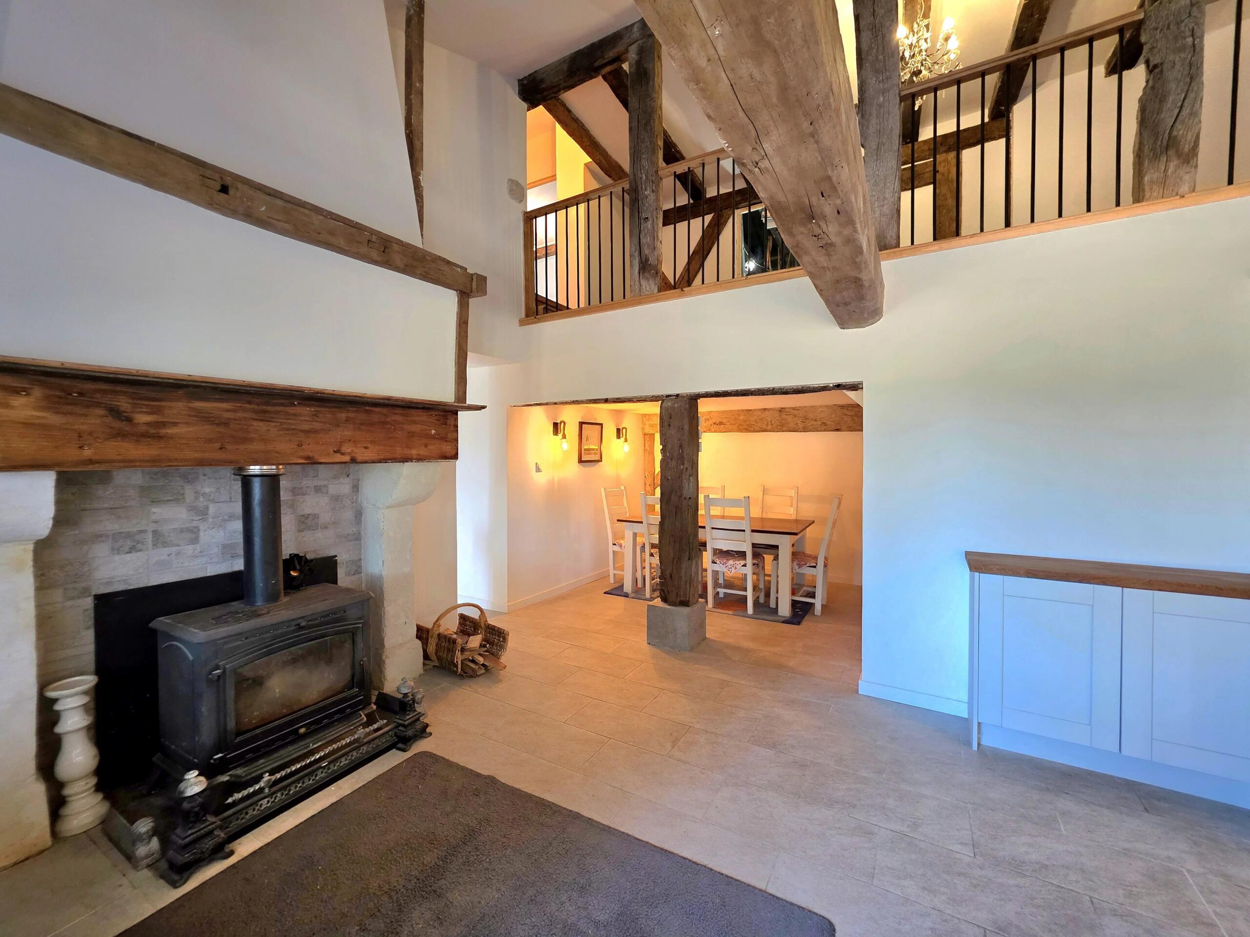 Characterful renovated stone house with large barn – close to Lauzun, Aquitaine – France – BVI85768