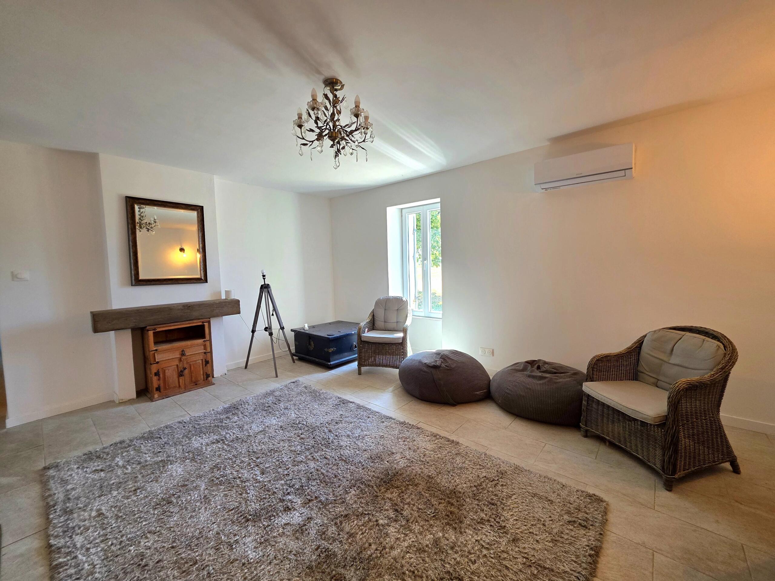 Characterful renovated stone house with large barn – close to Lauzun, Aquitaine – France – BVI85768