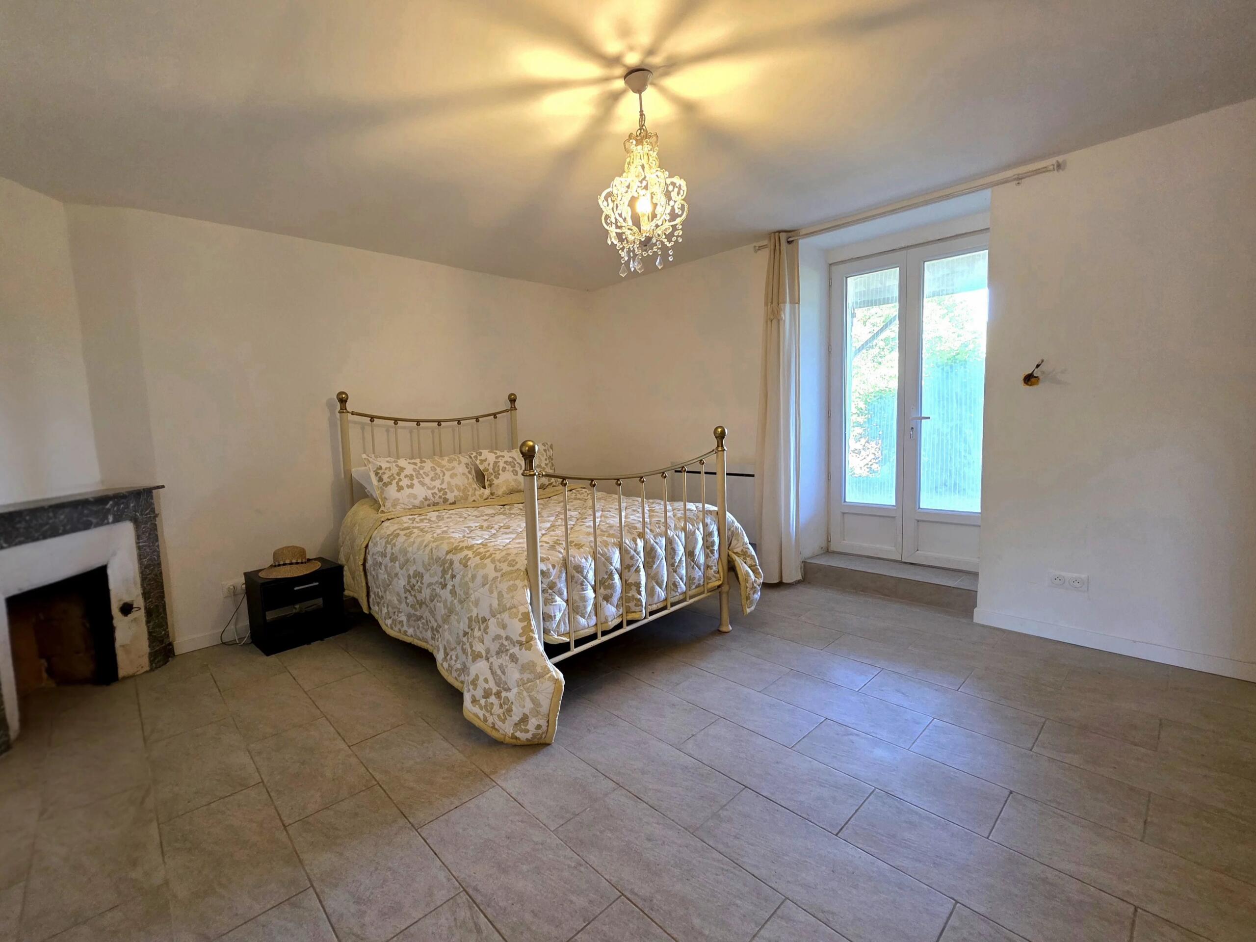 Characterful renovated stone house with large barn – close to Lauzun, Aquitaine – France – BVI85768