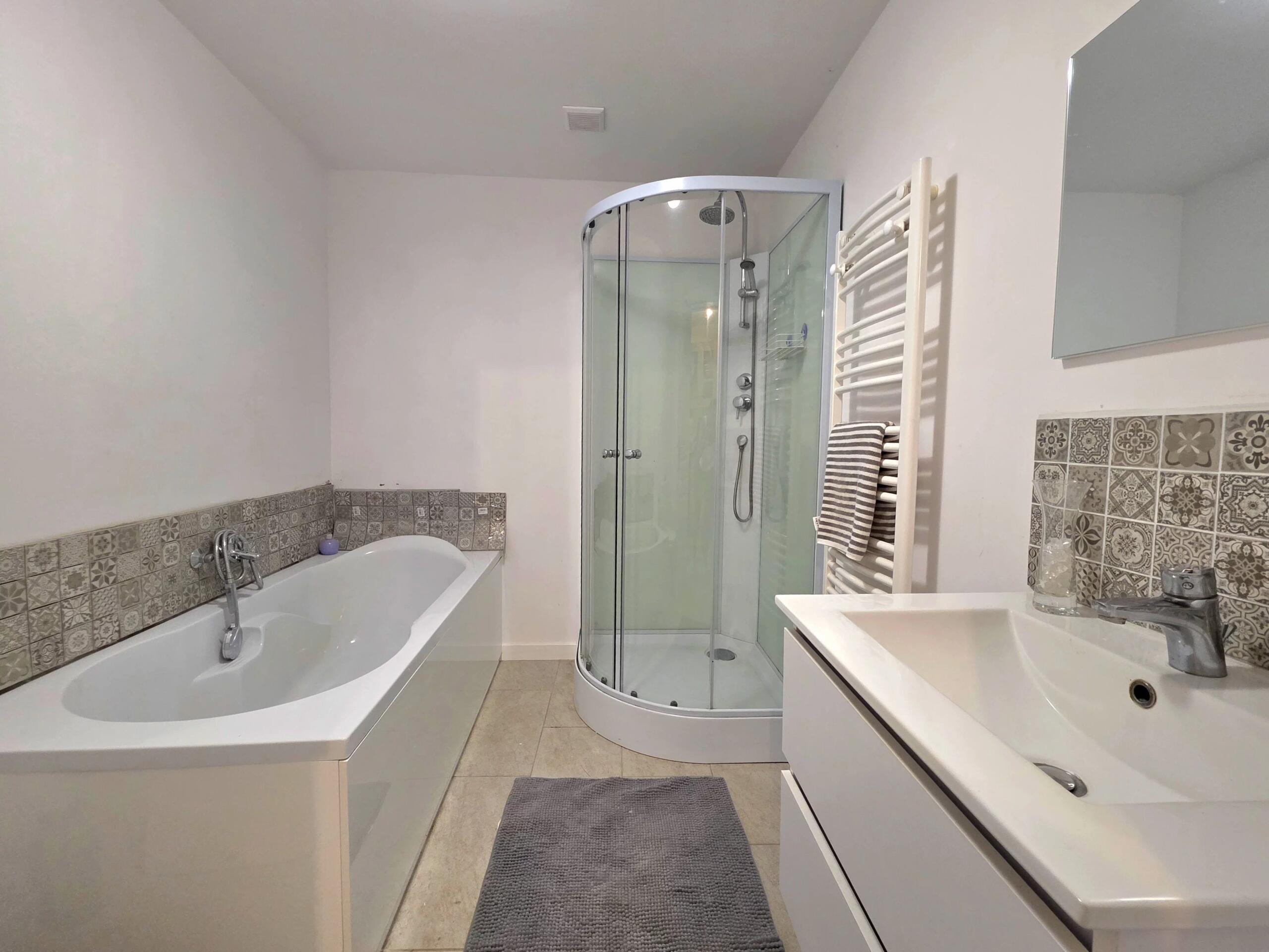 Characterful renovated stone house with large barn – close to Lauzun, Aquitaine – France – BVI85768